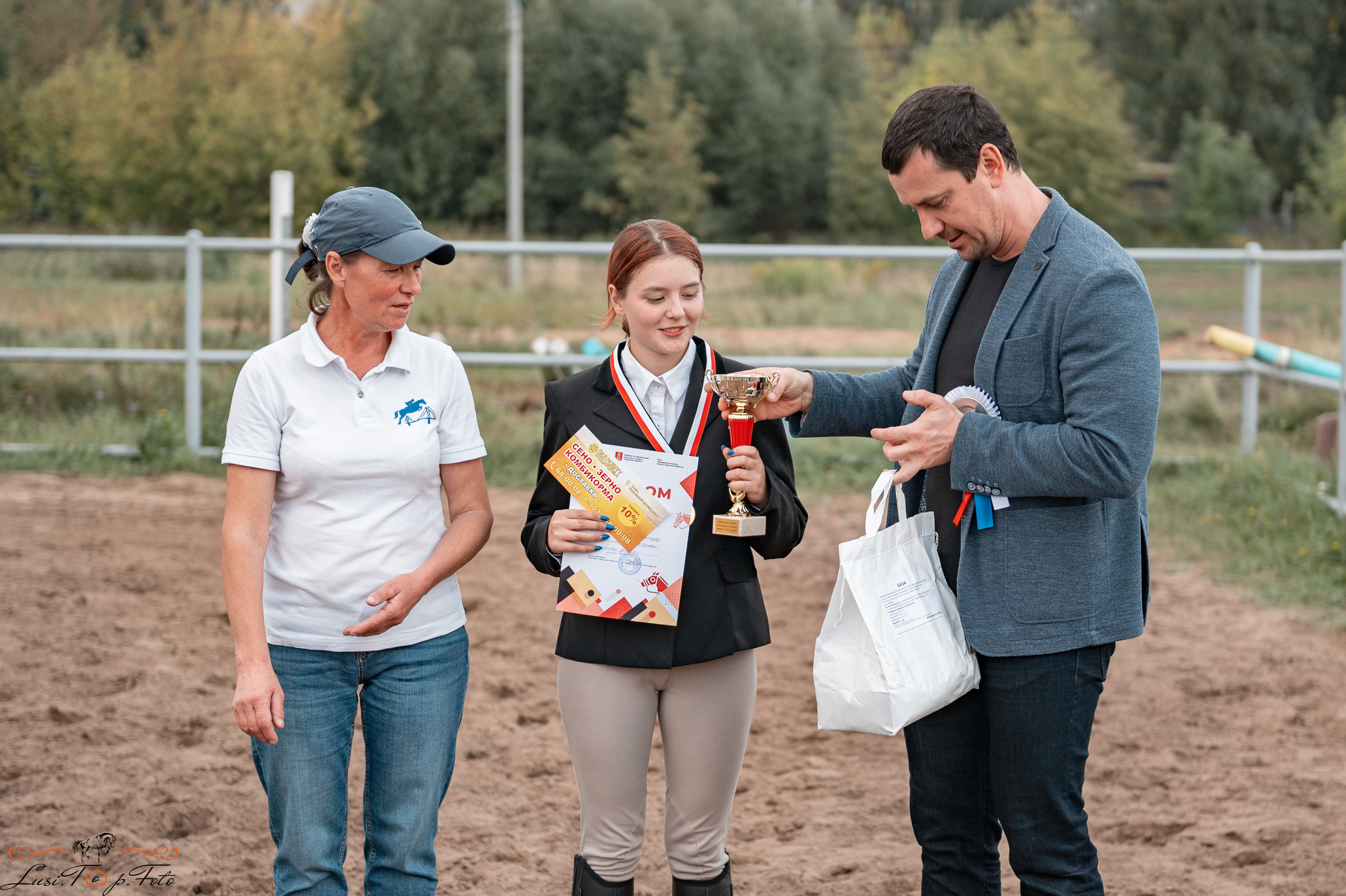 Турнир по выездке и конкуру памяти Н. Ю. Серовой (второй день — конкур). Конный и фотограф с животными в Твери Топталова Люся
