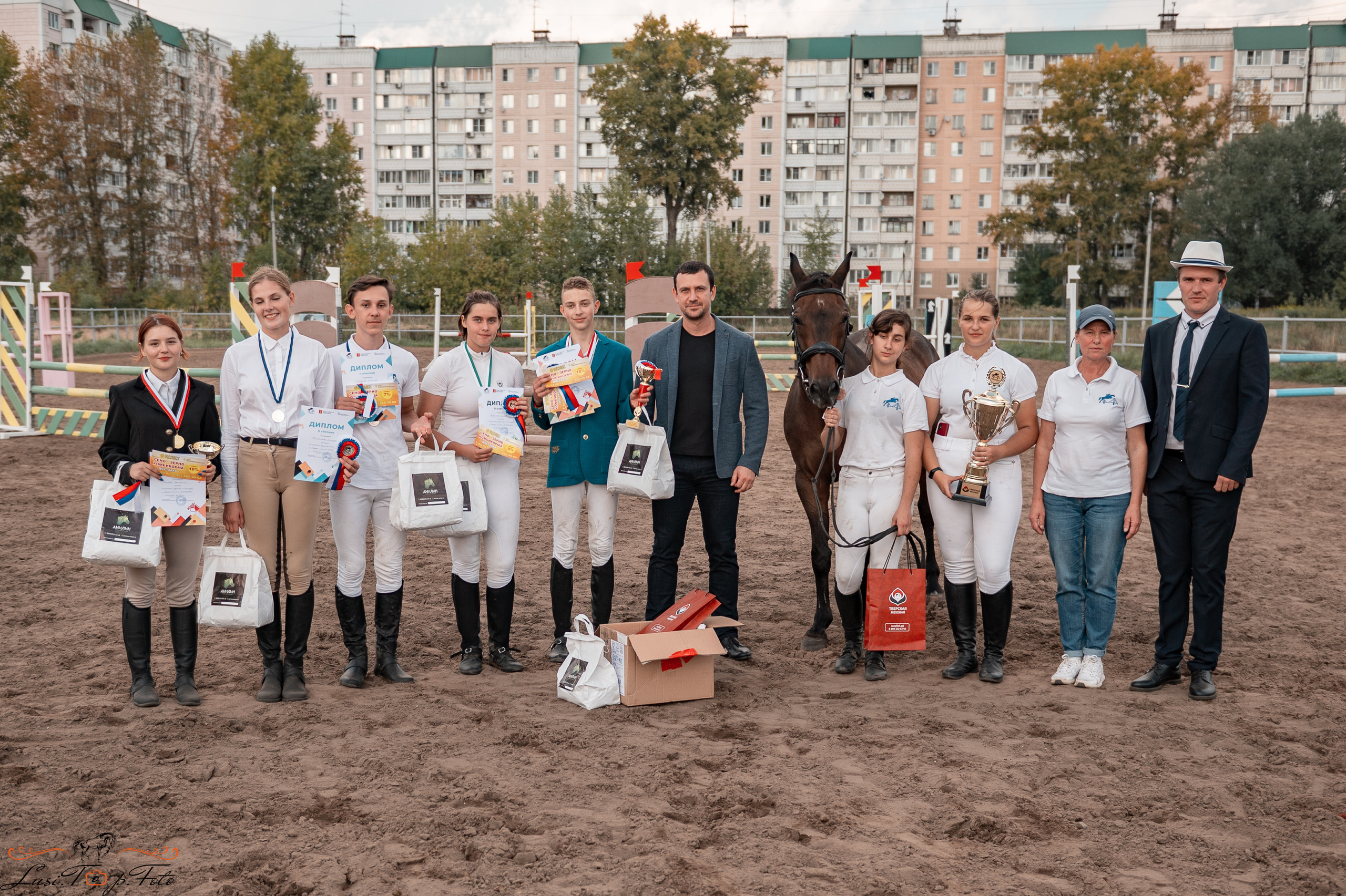 Турнир по выездке и конкуру памяти Н. Ю. Серовой (второй день — конкур). Конный и фотограф с животными в Твери Топталова Люся