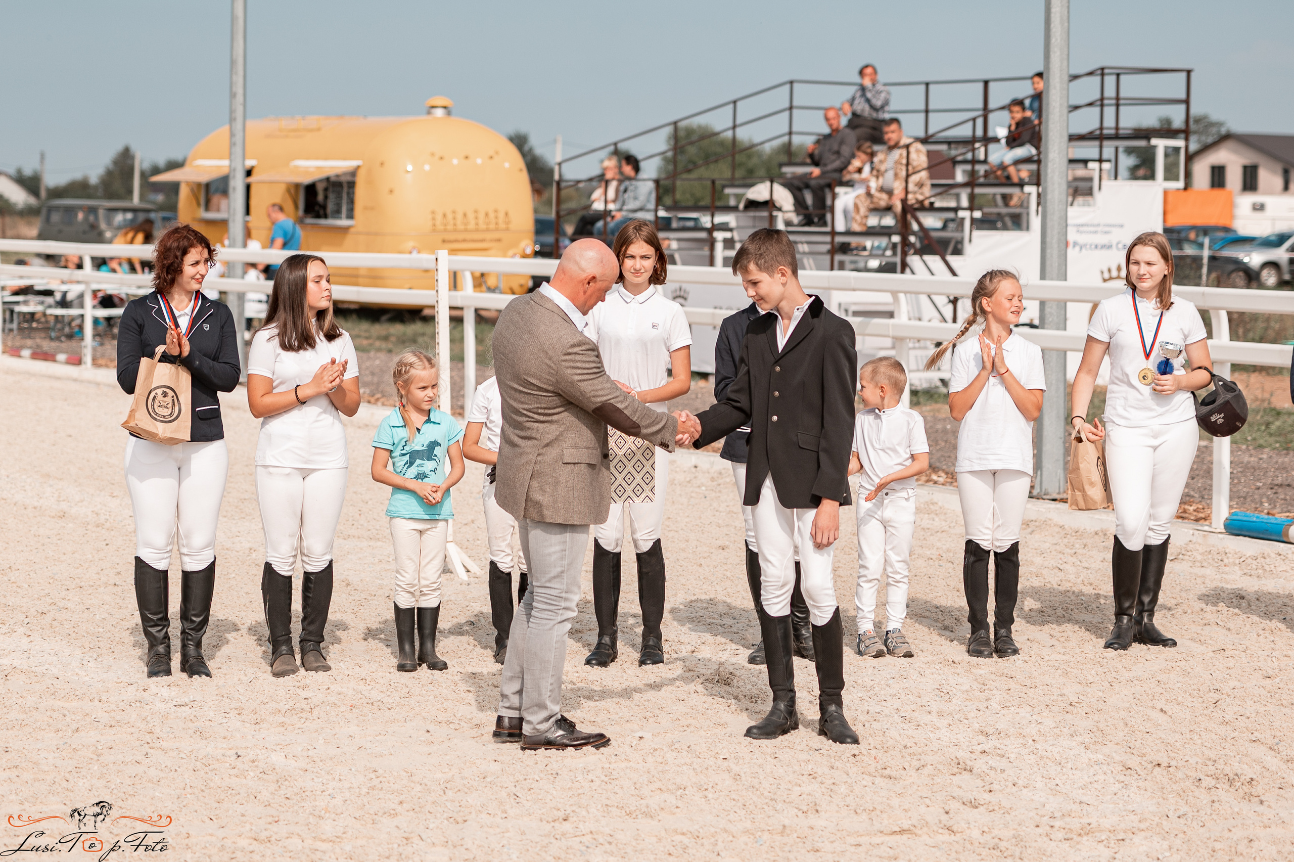 Открытая тренировка по конкуру в КК Equipark. Конный и фотограф с животными в Твери Топталова Люся