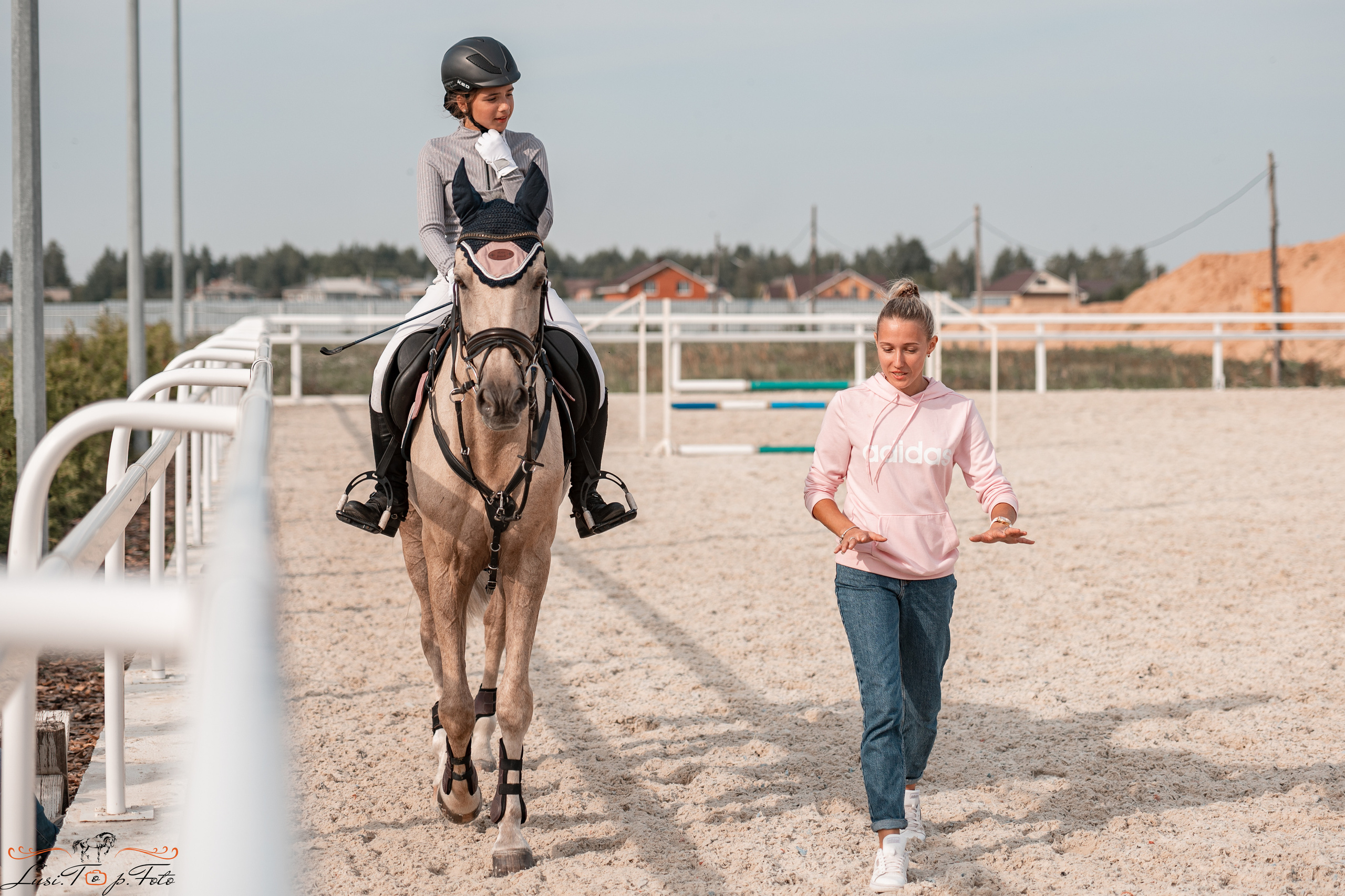 Открытая тренировка по конкуру в КК Equipark. Конный и фотограф с животными в Твери Топталова Люся