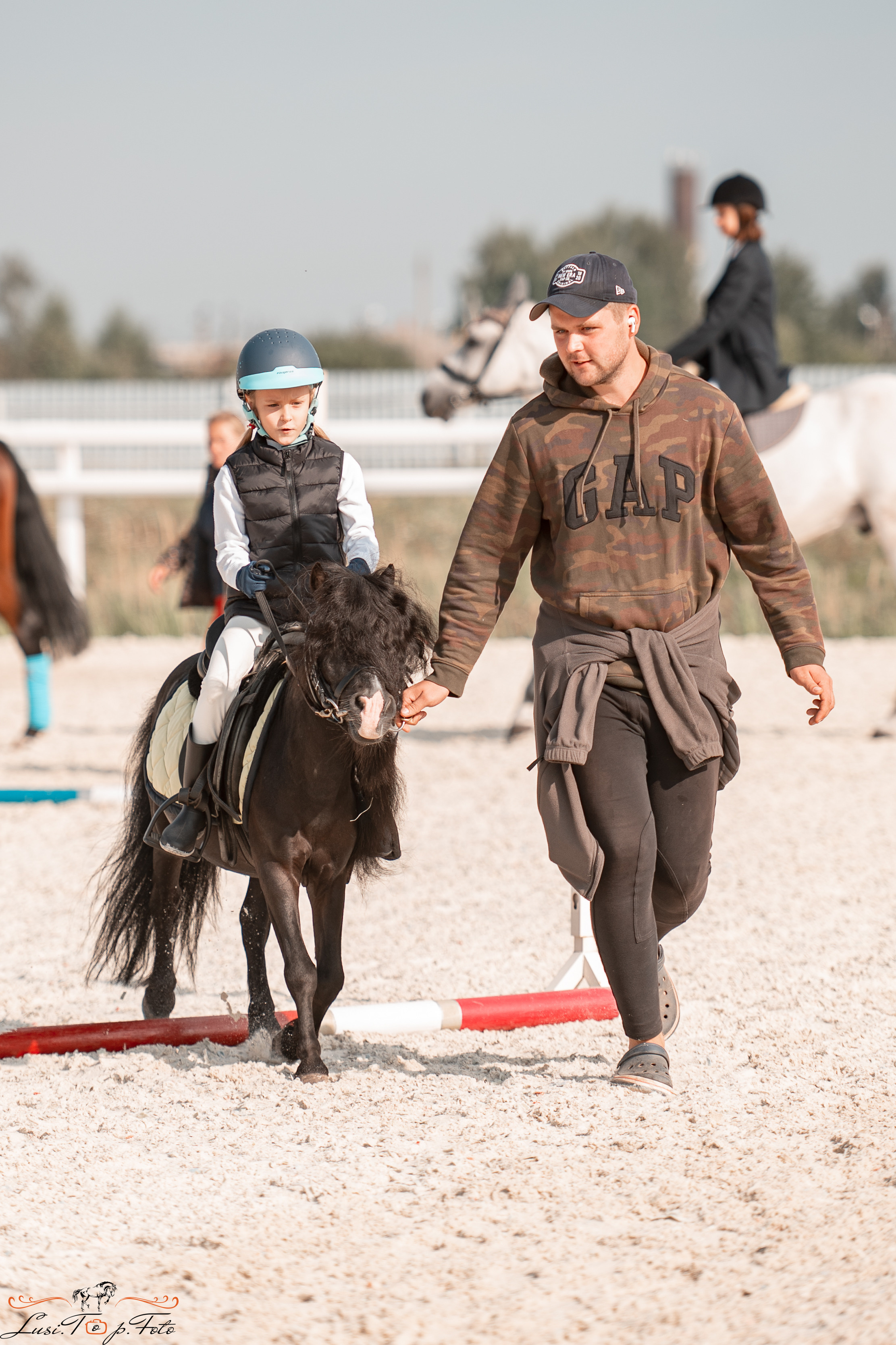 Открытая тренировка по конкуру в КК Equipark. Конный и фотограф с животными в Твери Топталова Люся