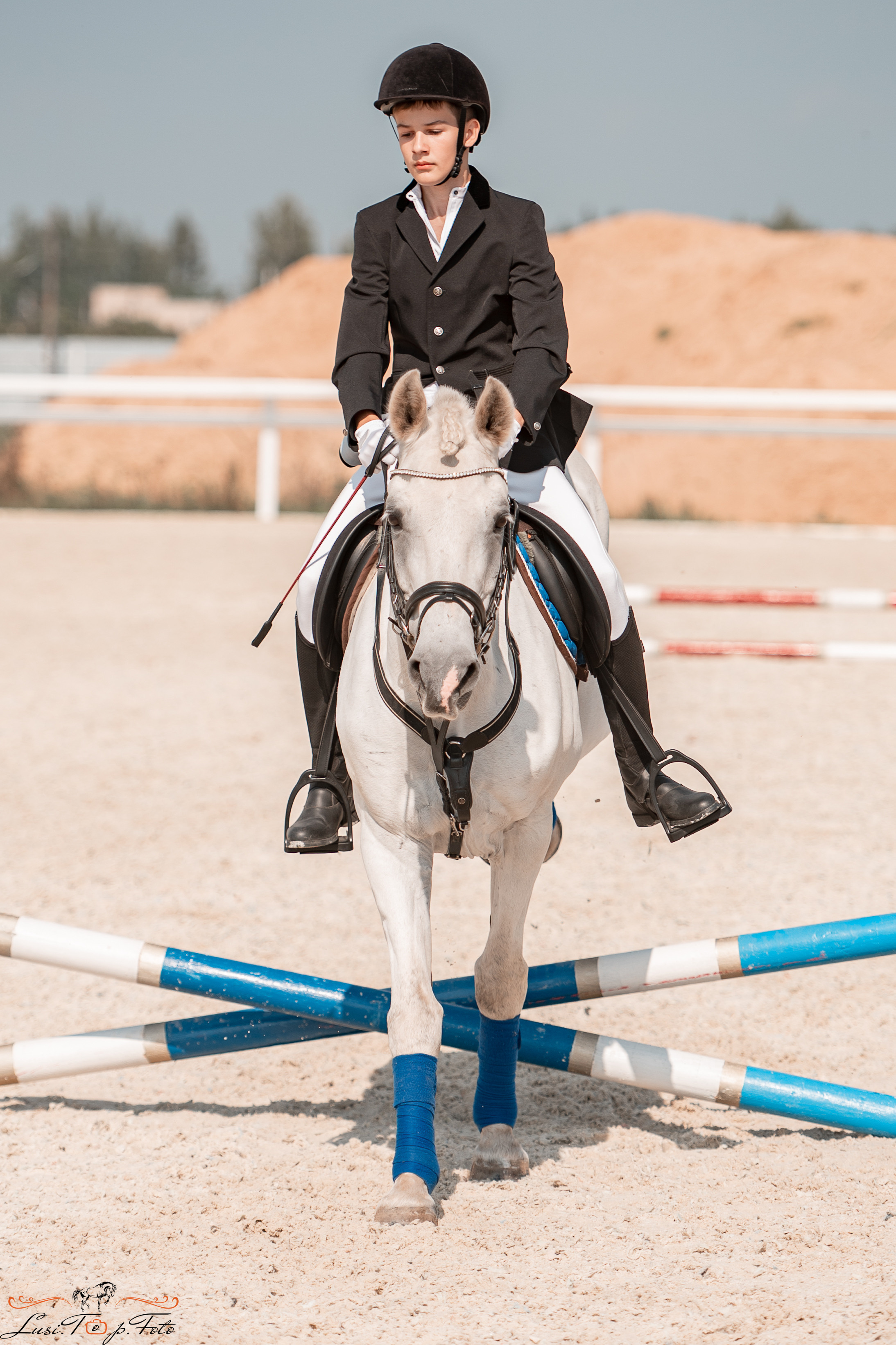 Открытая тренировка по конкуру в КК Equipark. Конный и фотограф с животными в Твери Топталова Люся