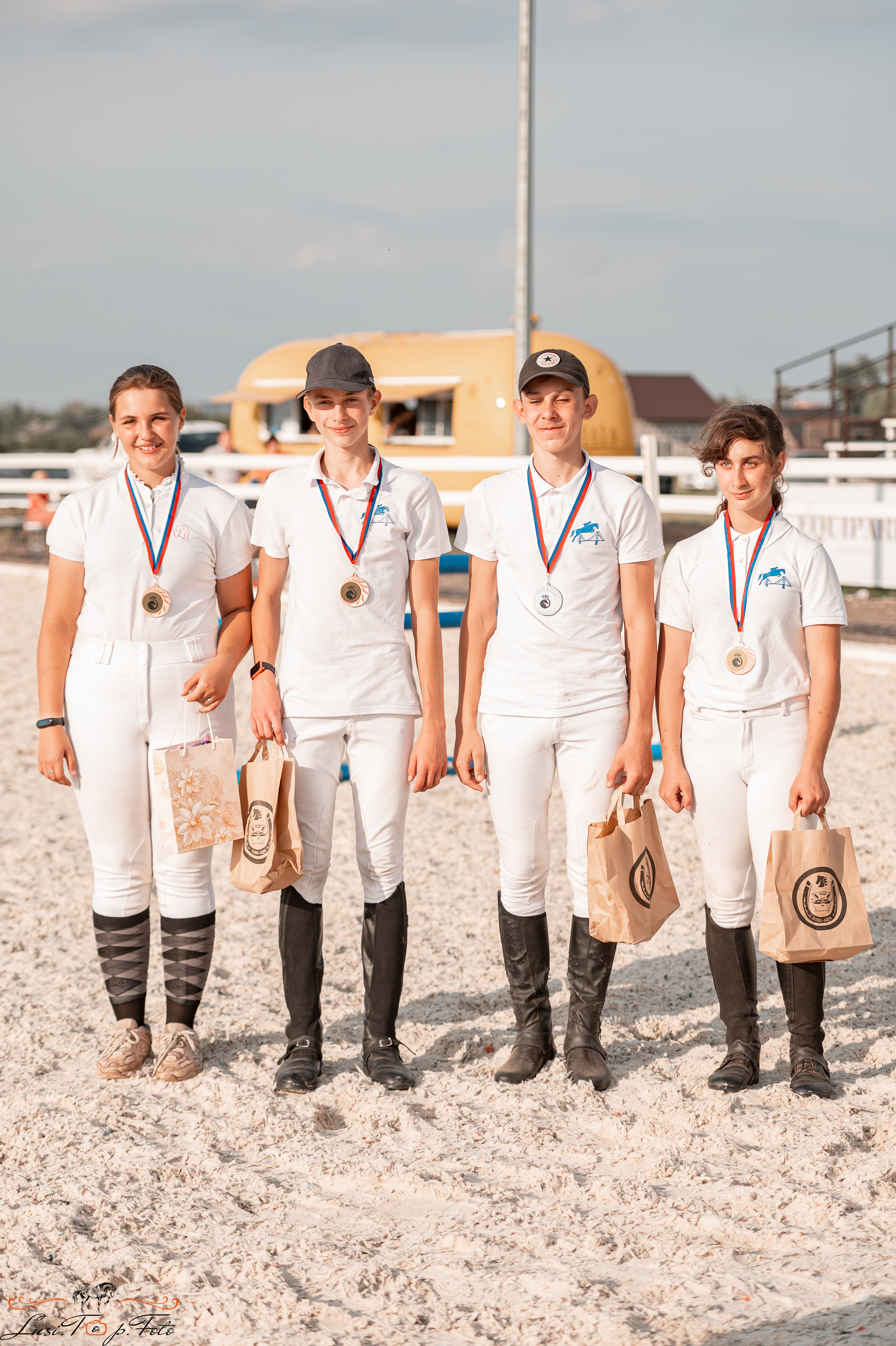 Открытая тренировка по конкуру в КК Equipark. Конный и фотограф с животными в Твери Топталова Люся