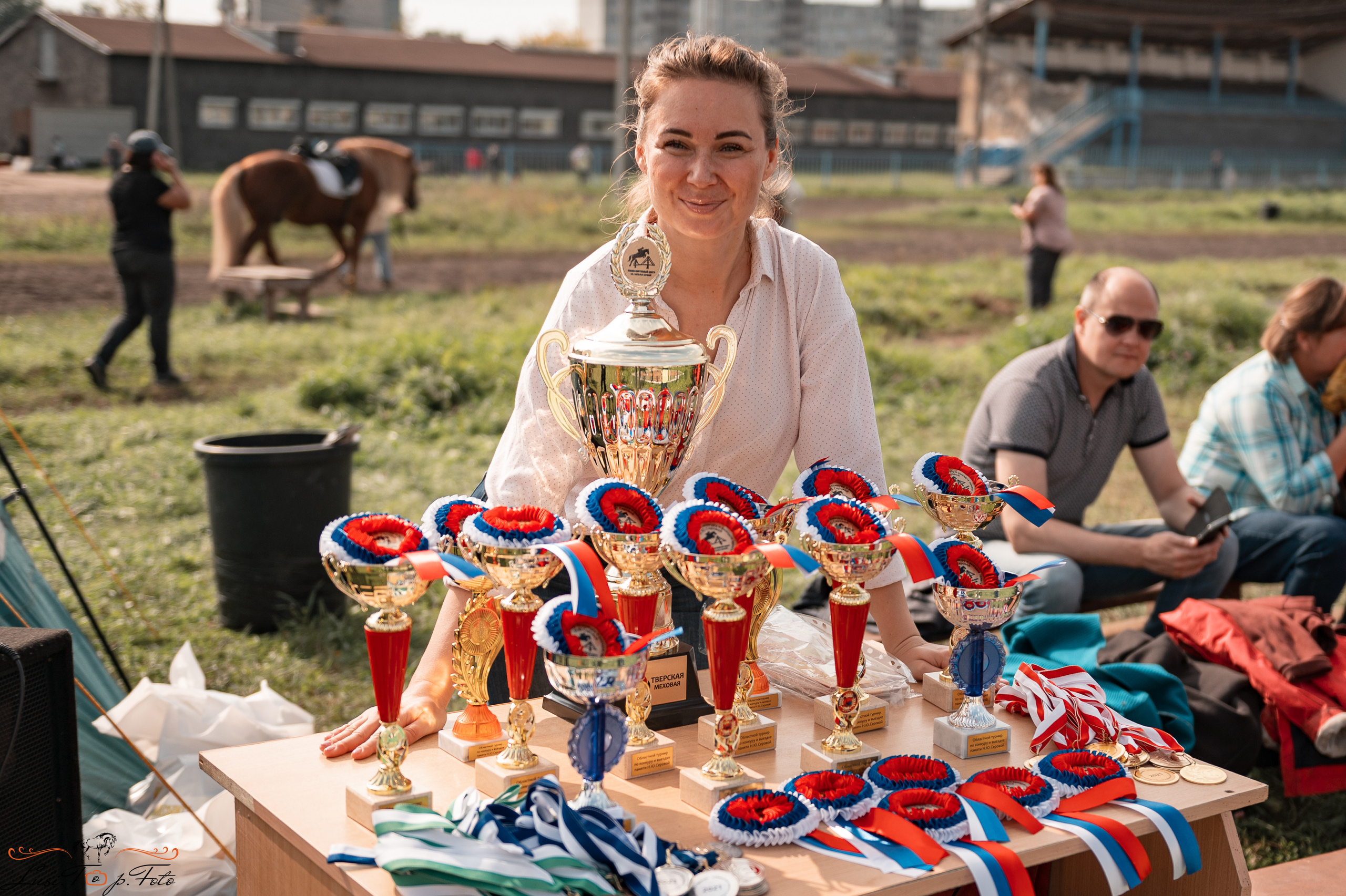 Турнир по выездке и конкуру памяти Н. Ю. Серовой (второй день — конкур). Конный и фотограф с животными в Твери Топталова Люся
