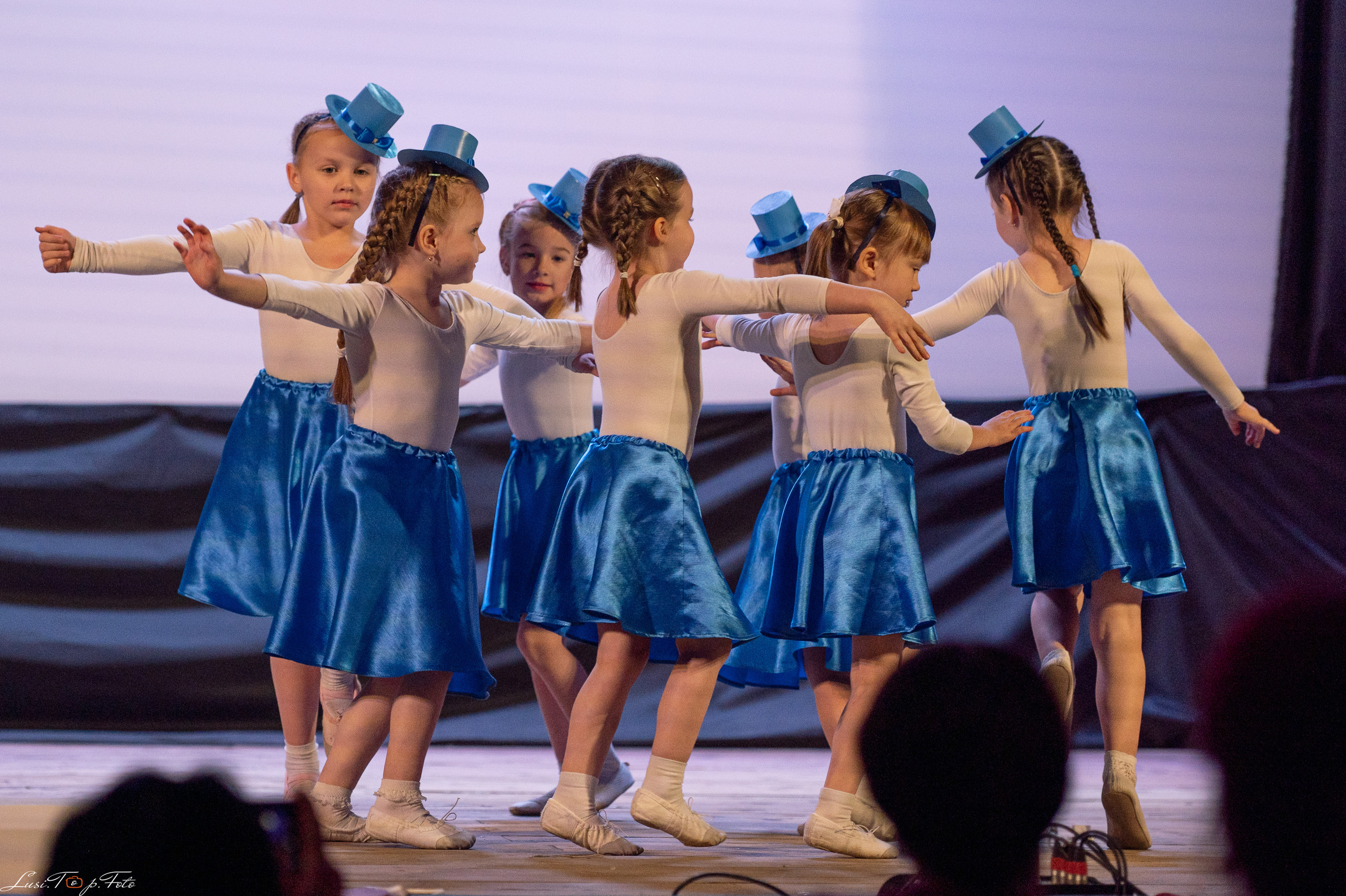 Концерт День матери в Истоках. Конный и фотограф с животными в Твери Топталова Люся