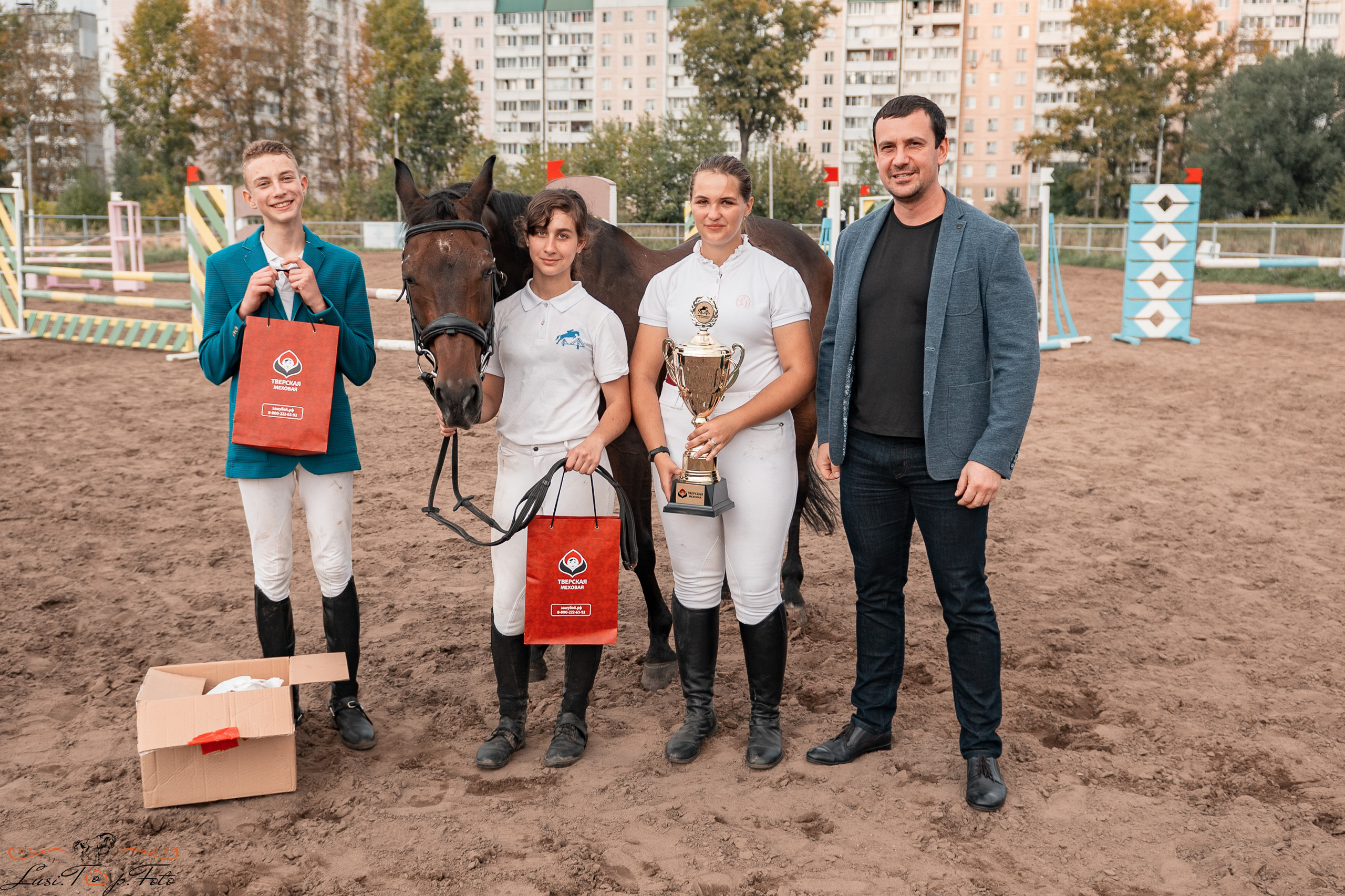 Турнир по выездке и конкуру памяти Н. Ю. Серовой (второй день — конкур). Конный и фотограф с животными в Твери Топталова Люся