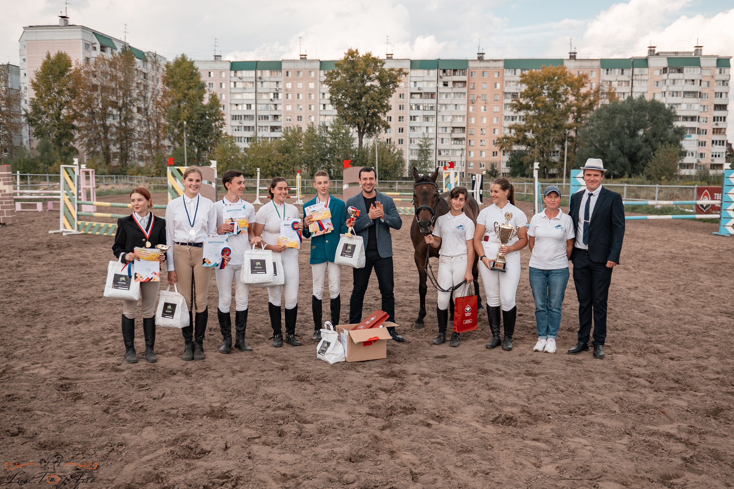 Турнир по выездке и конкуру памяти Н. Ю. Серовой (второй день — конкур). Конный и фотограф с животными в Твери Топталова Люся