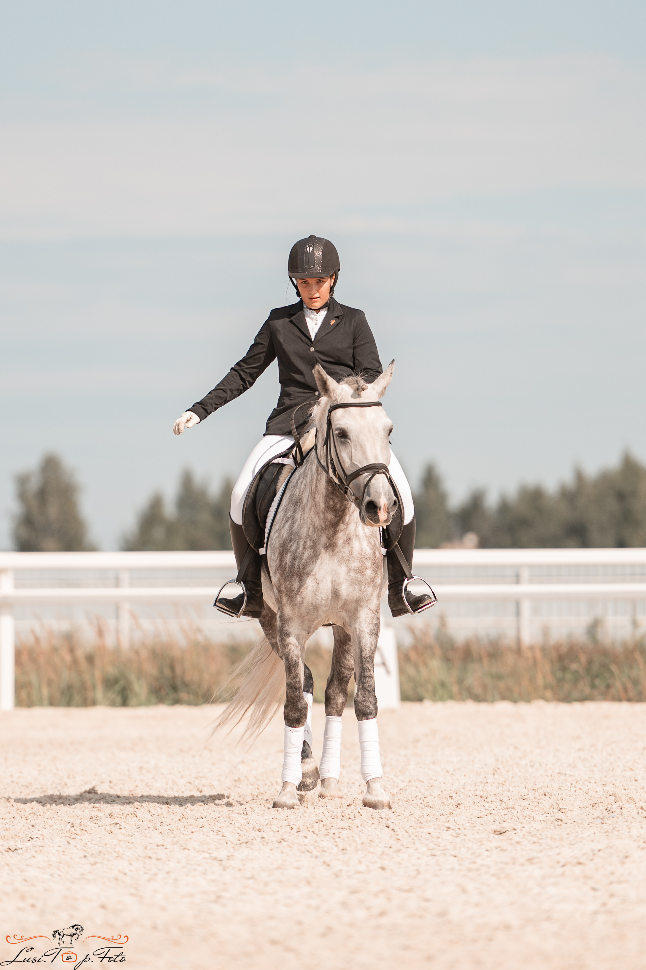 Открытая тренировка по выездке в КК Equipark. Конный и фотограф с животными в Твери Топталова Люся