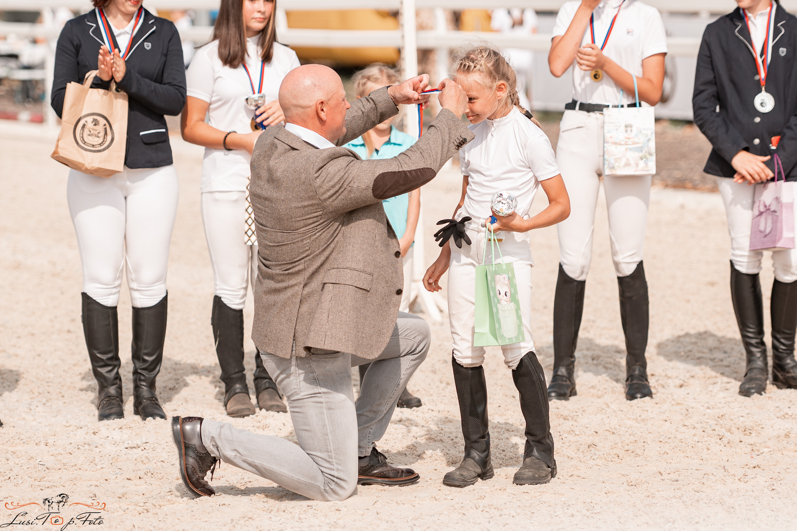 Открытая тренировка по конкуру в КК Equipark. Конный и фотограф с животными в Твери Топталова Люся