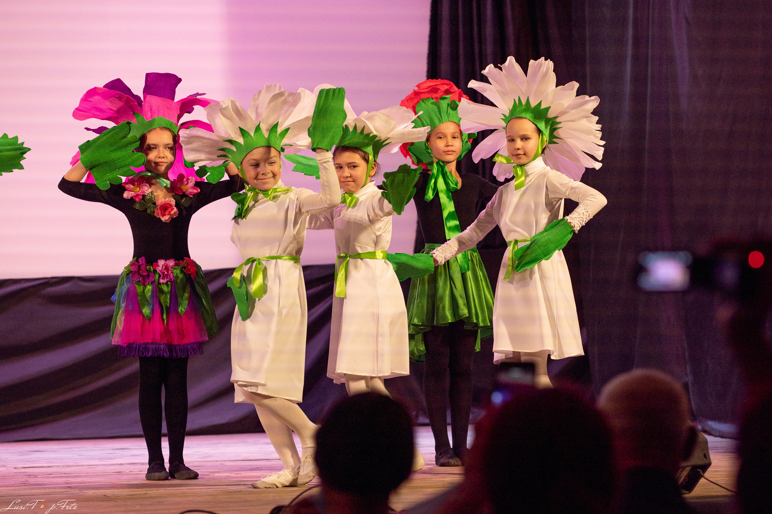 Концерт День матери в Истоках. Конный и фотограф с животными в Твери Топталова Люся