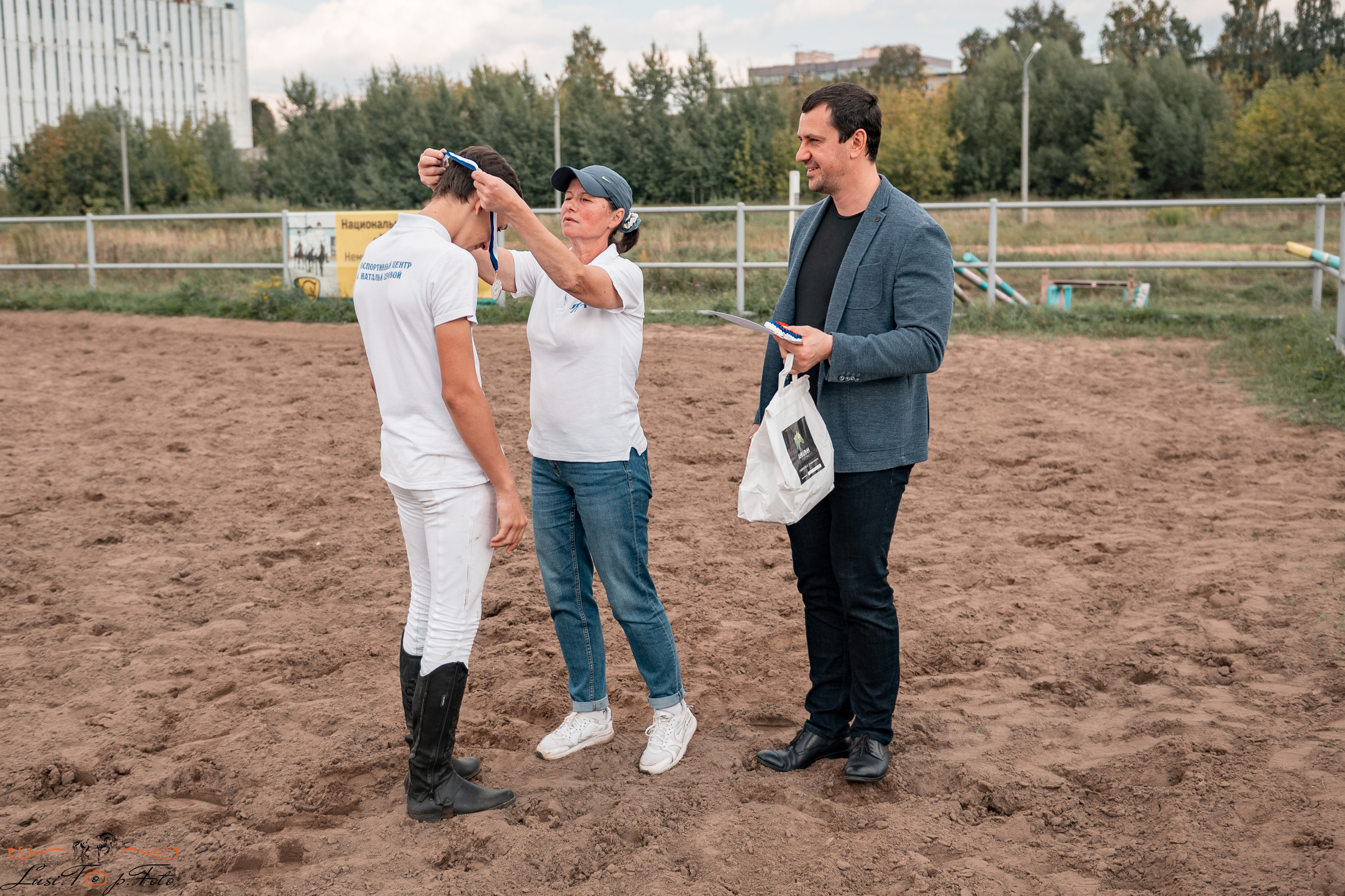 Турнир по выездке и конкуру памяти Н. Ю. Серовой (второй день — конкур). Конный и фотограф с животными в Твери Топталова Люся