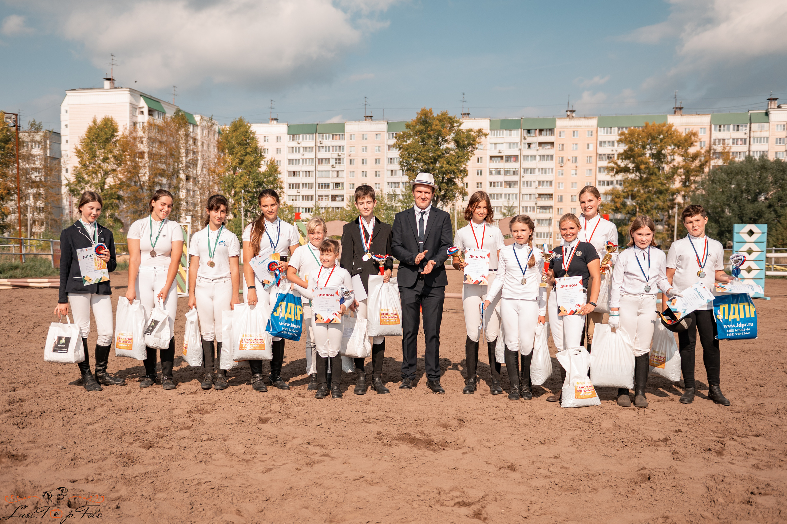 Турнир по выездке и конкуру памяти Н. Ю. Серовой (второй день — конкур). Конный и фотограф с животными в Твери Топталова Люся