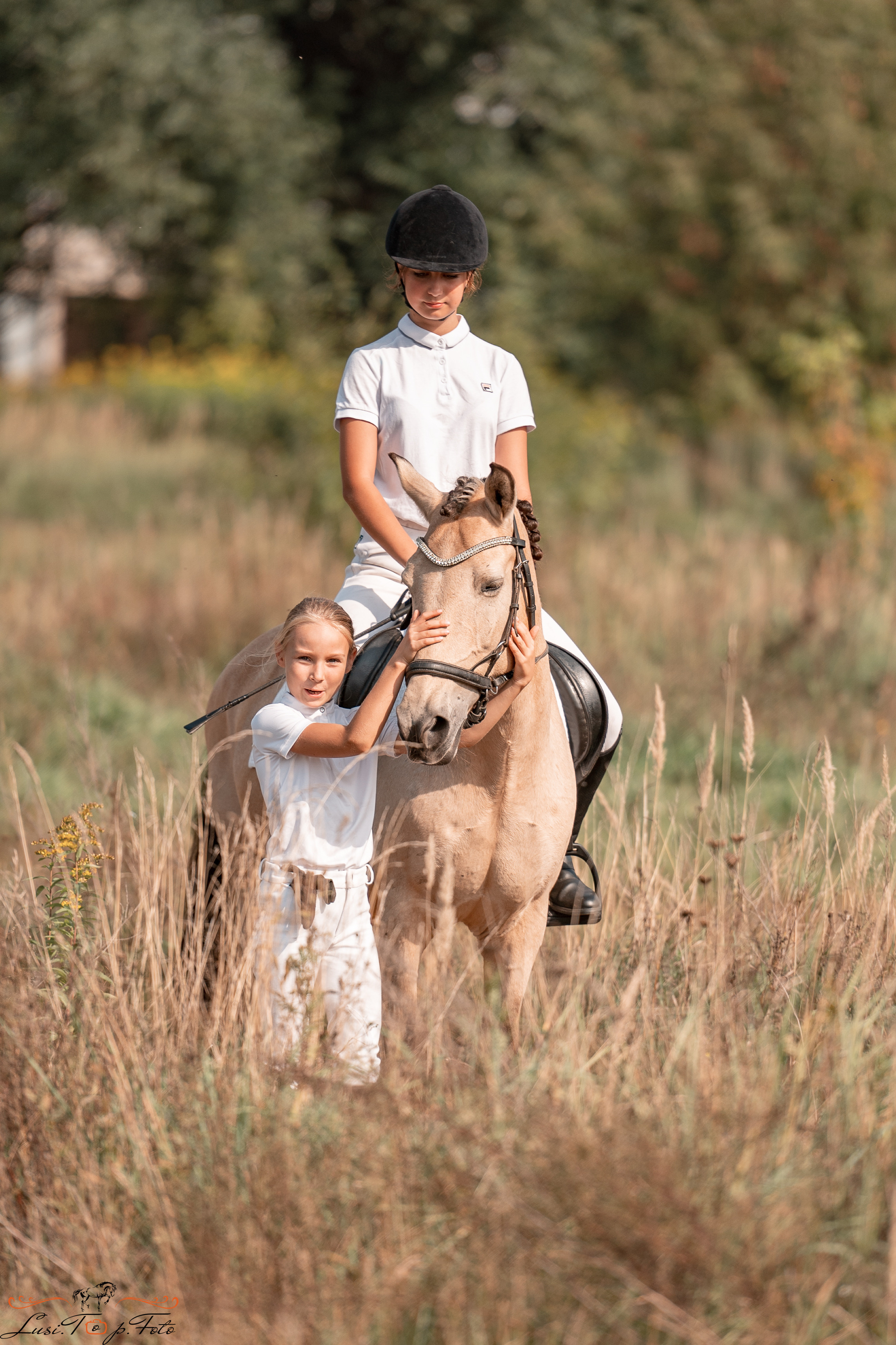 Турнир по выездке и конкуру памяти Н. Ю. Серовой (второй день — конкур). Конный и фотограф с животными в Твери Топталова Люся