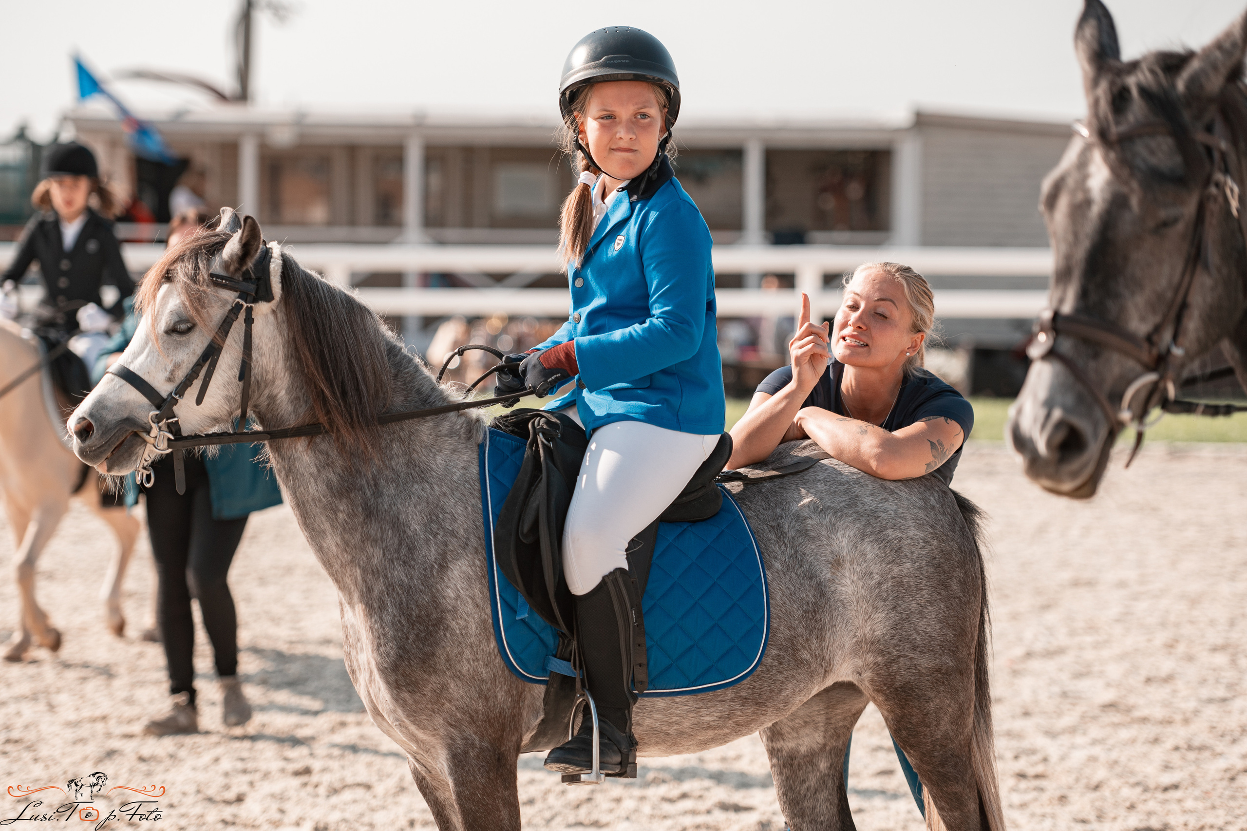 Открытая тренировка по конкуру в КК Equipark. Конный и фотограф с животными в Твери Топталова Люся