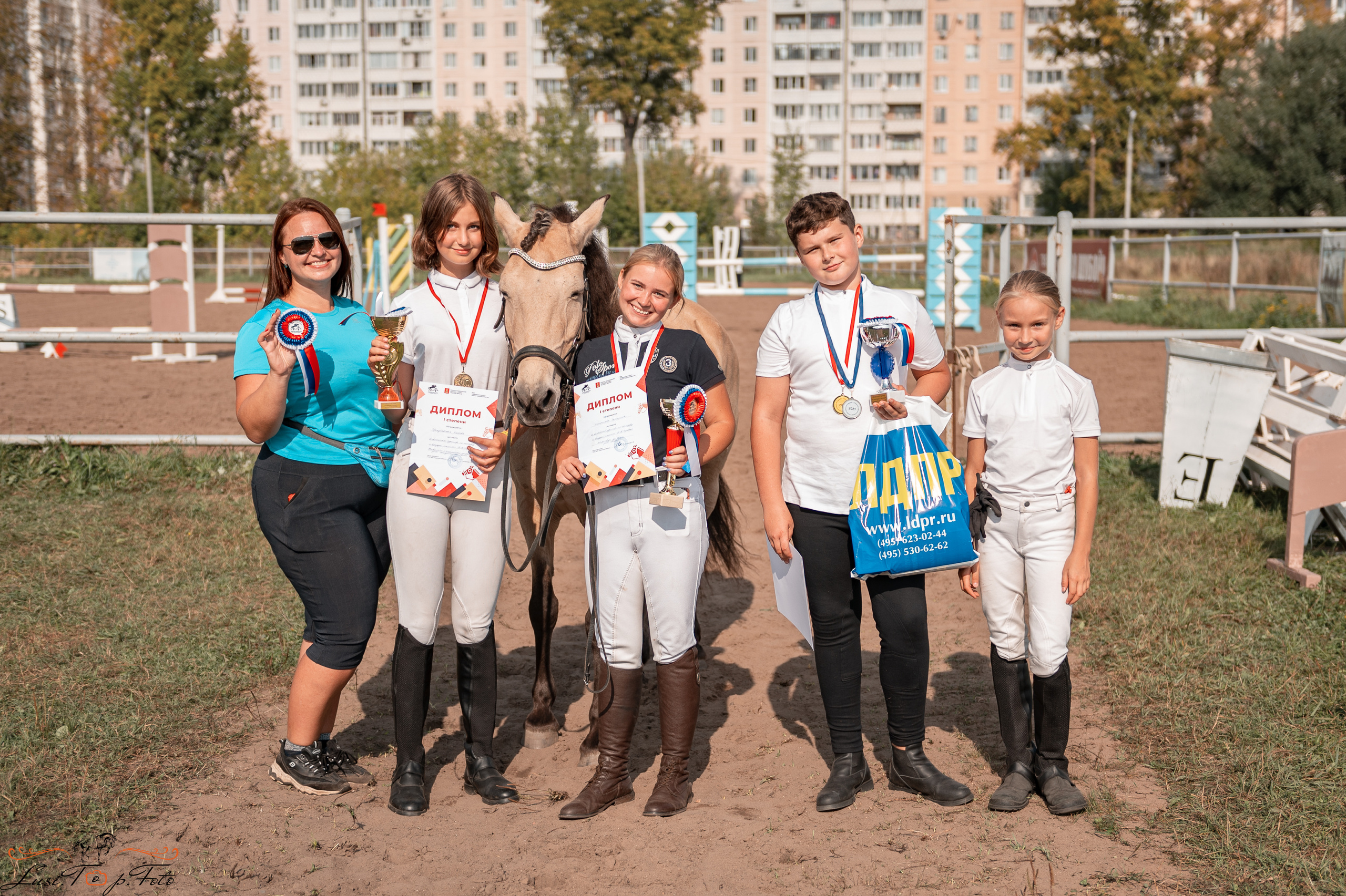 Турнир по выездке и конкуру памяти Н. Ю. Серовой (второй день — конкур). Конный и фотограф с животными в Твери Топталова Люся