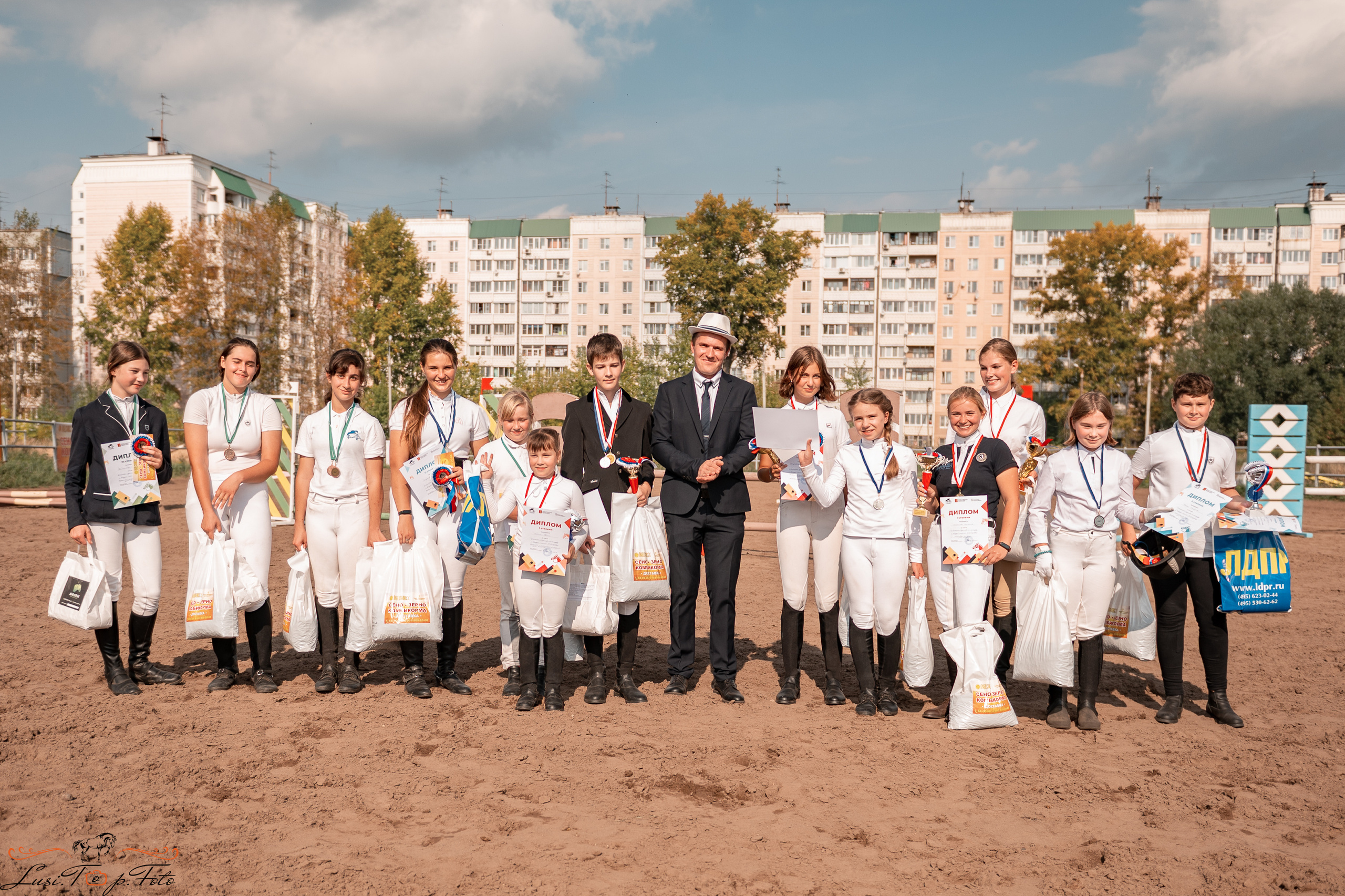 Турнир по выездке и конкуру памяти Н. Ю. Серовой (второй день — конкур). Конный и фотограф с животными в Твери Топталова Люся