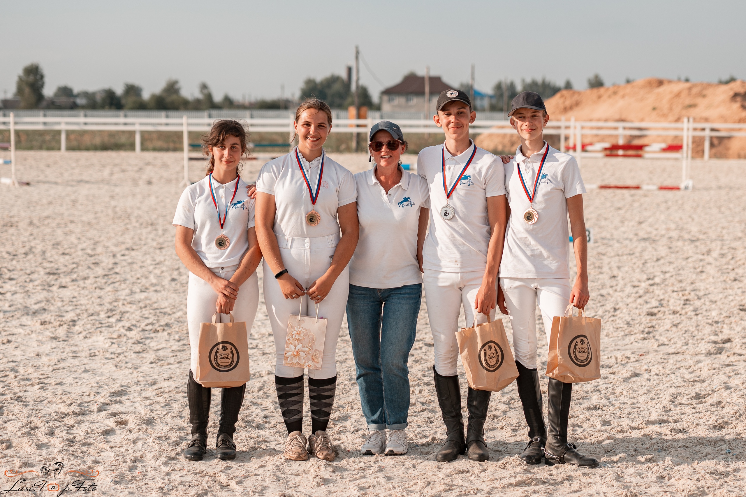 Открытая тренировка по конкуру в КК Equipark. Конный и фотограф с животными в Твери Топталова Люся
