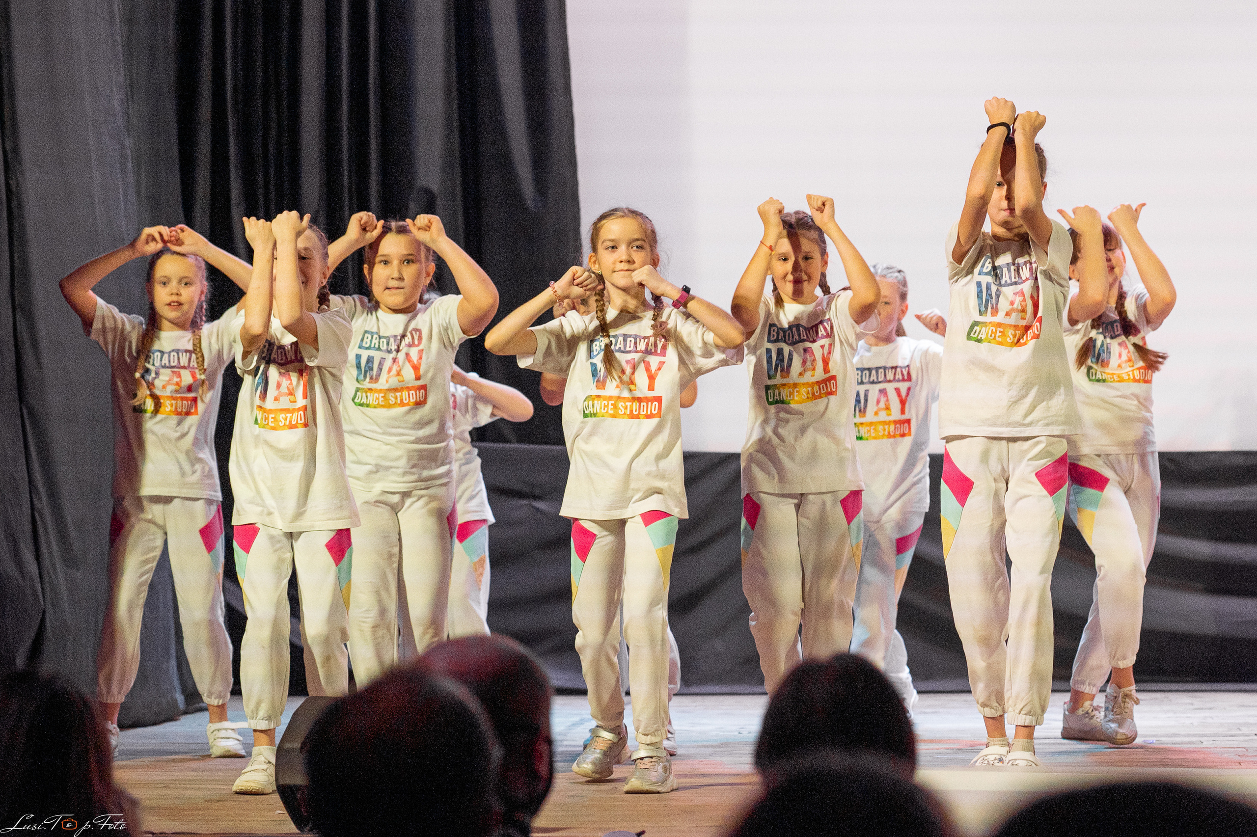 Концерт День матери в Истоках. Конный и фотограф с животными в Твери Топталова Люся