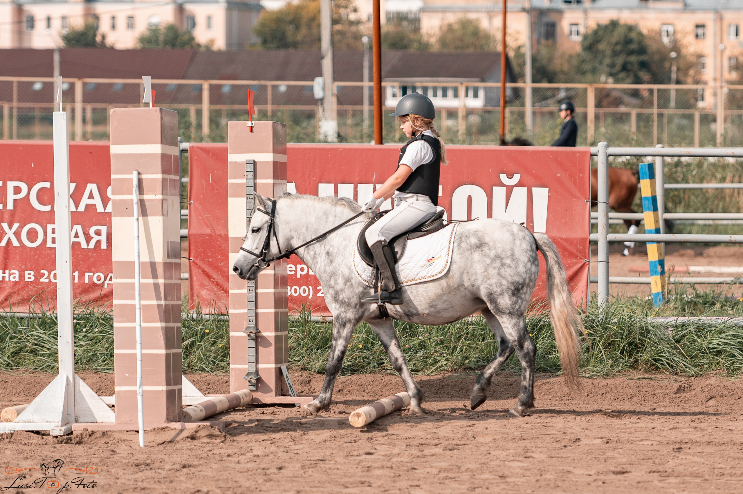 Турнир по выездке и конкуру памяти Н. Ю. Серовой (второй день — конкур). Конный и фотограф с животными в Твери Топталова Люся