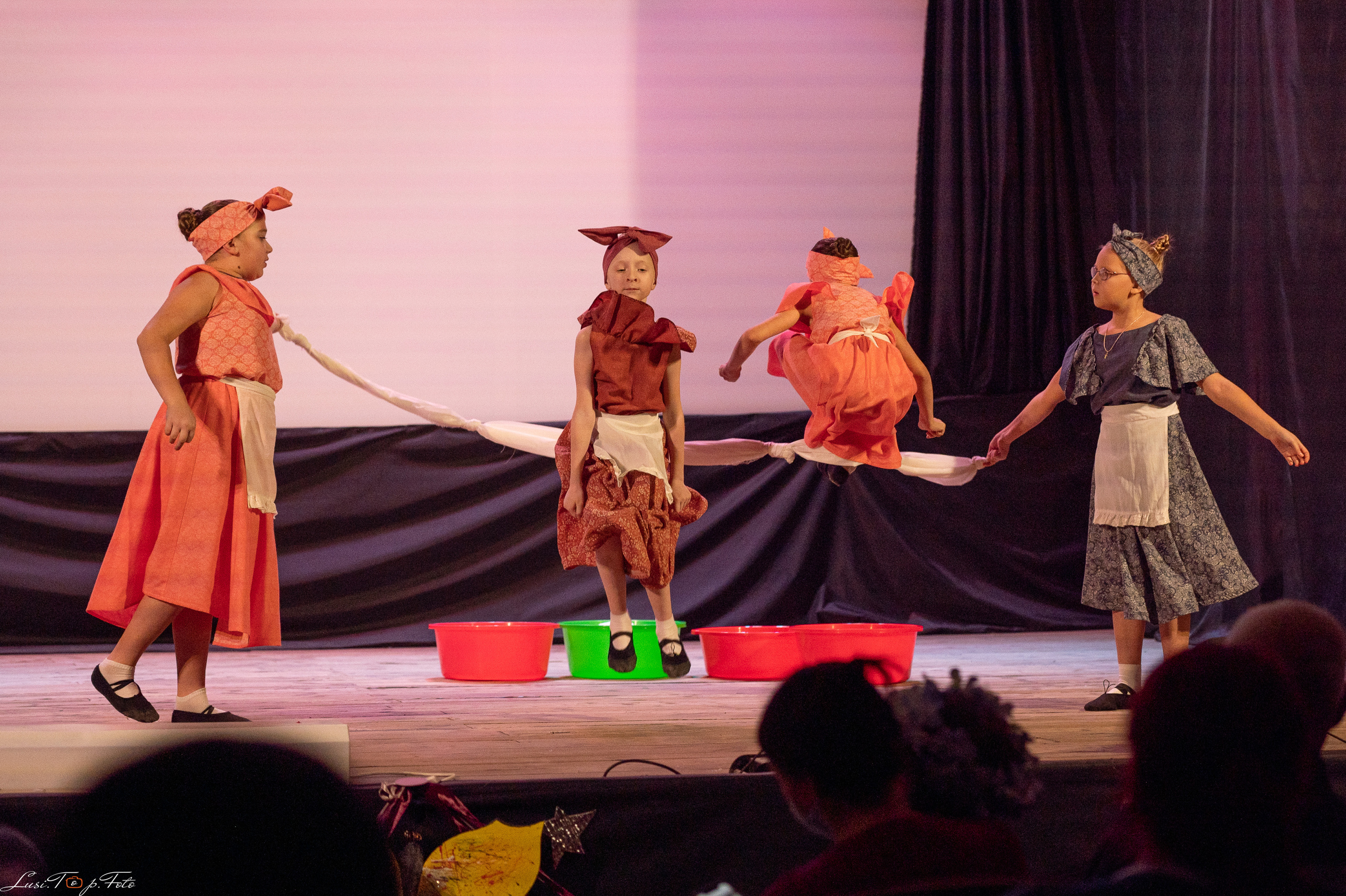 Концерт День матери в Истоках. Конный и фотограф с животными в Твери Топталова Люся