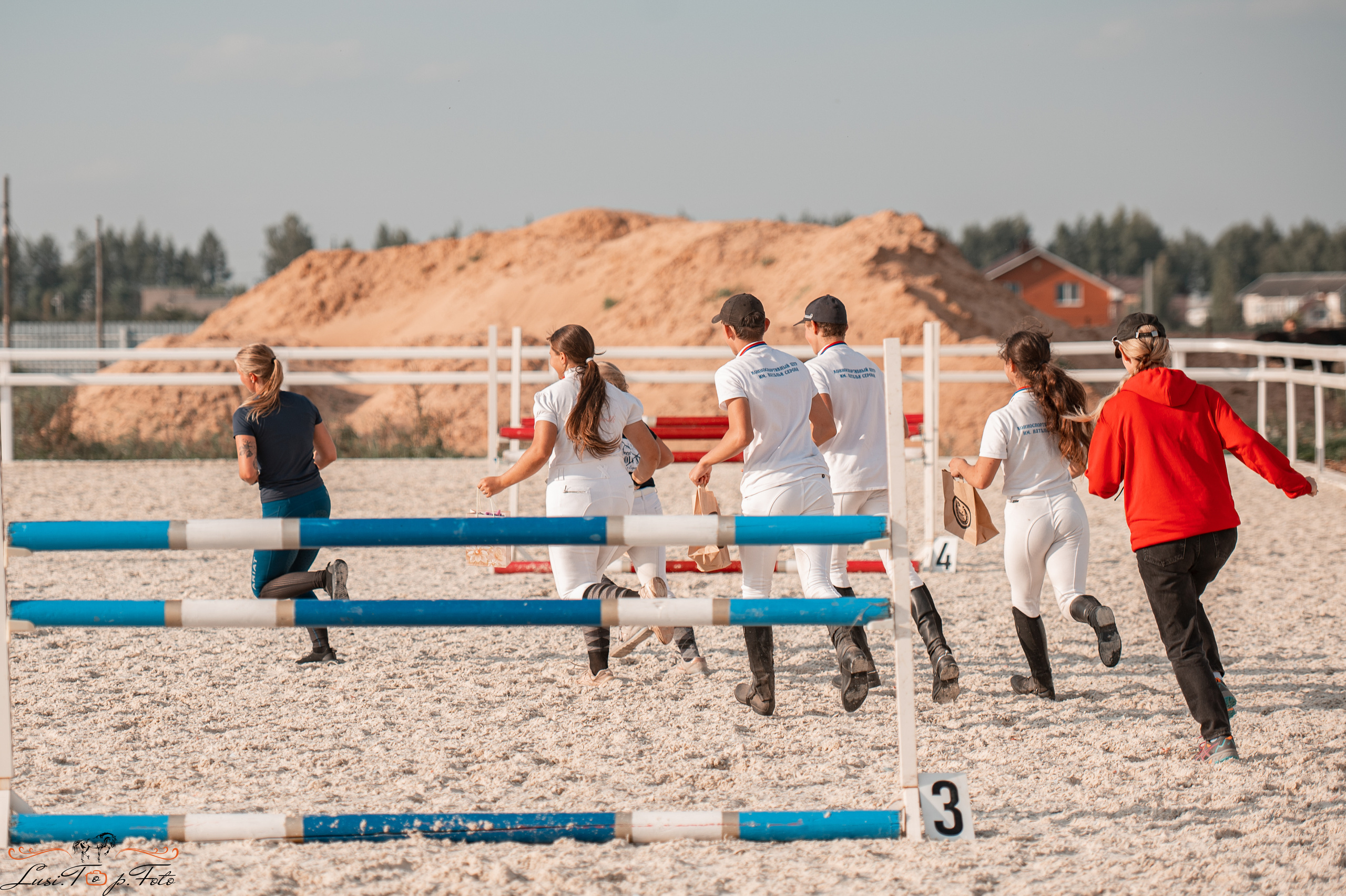 Открытая тренировка по конкуру в КК Equipark. Конный и фотограф с животными в Твери Топталова Люся