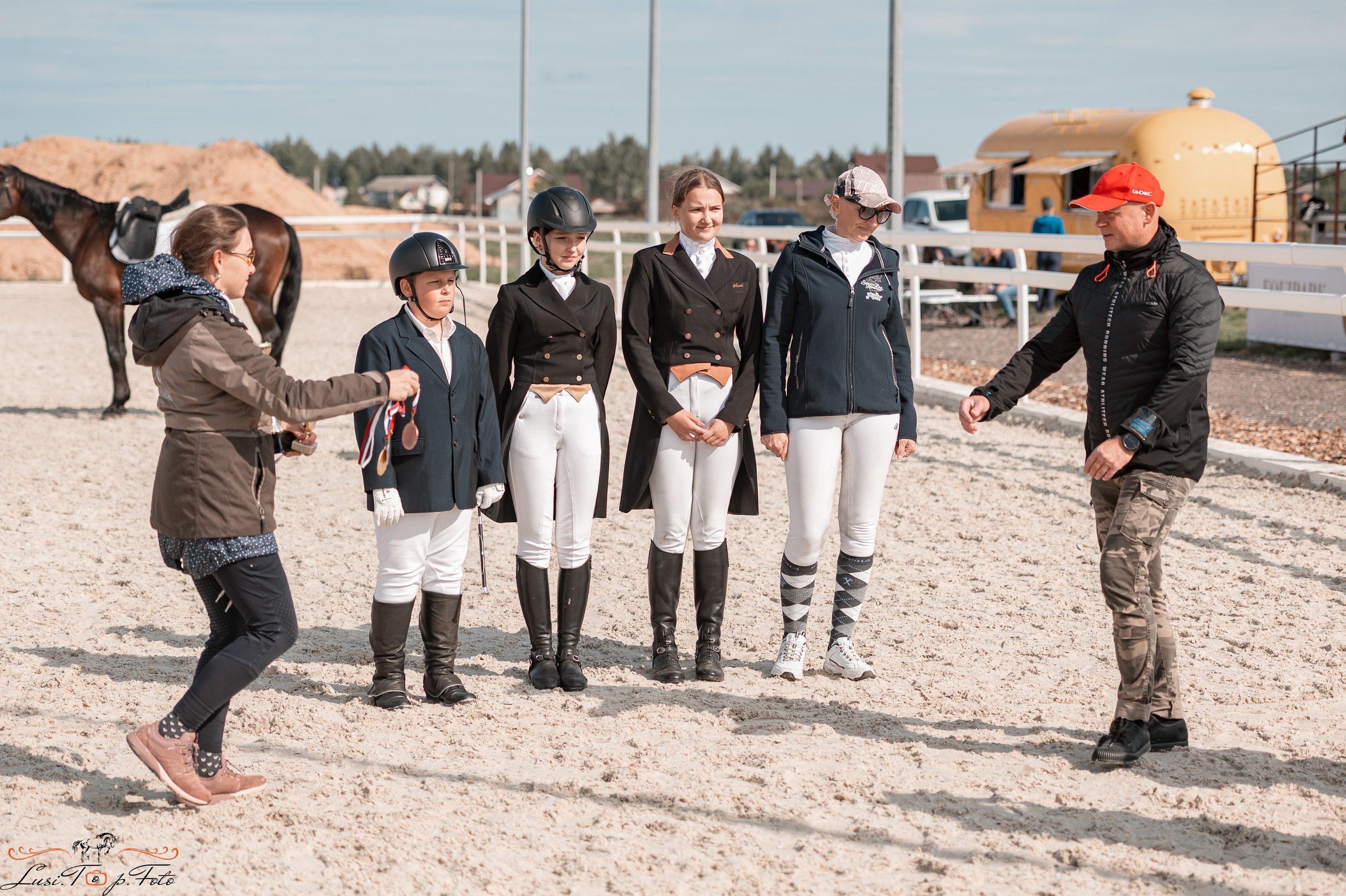 Открытая тренировка по выездке в КК Equipark. Конный и фотограф с животными в Твери Топталова Люся