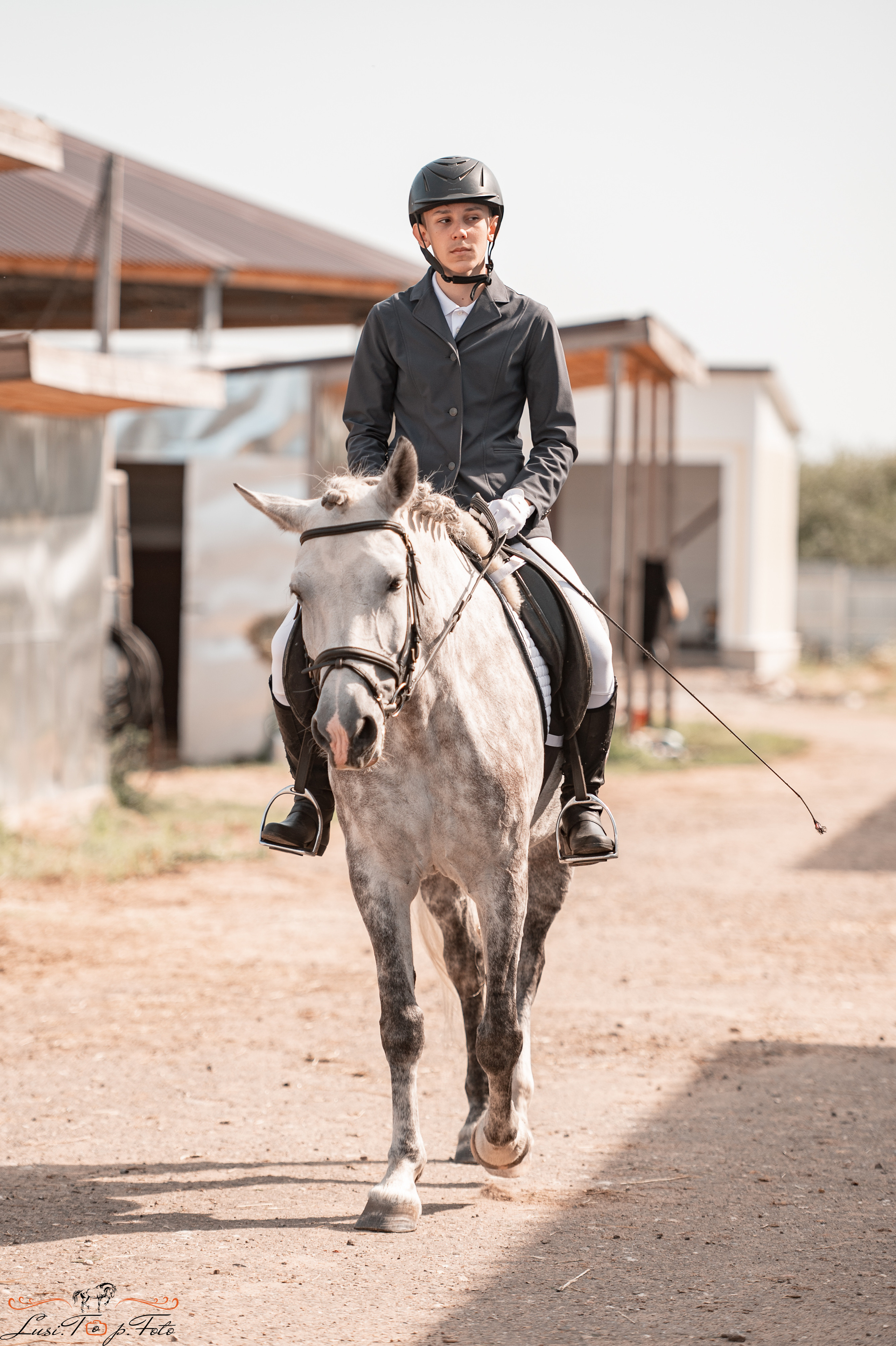 Открытая тренировка по выездке в КК Equipark. Конный и фотограф с животными в Твери Топталова Люся