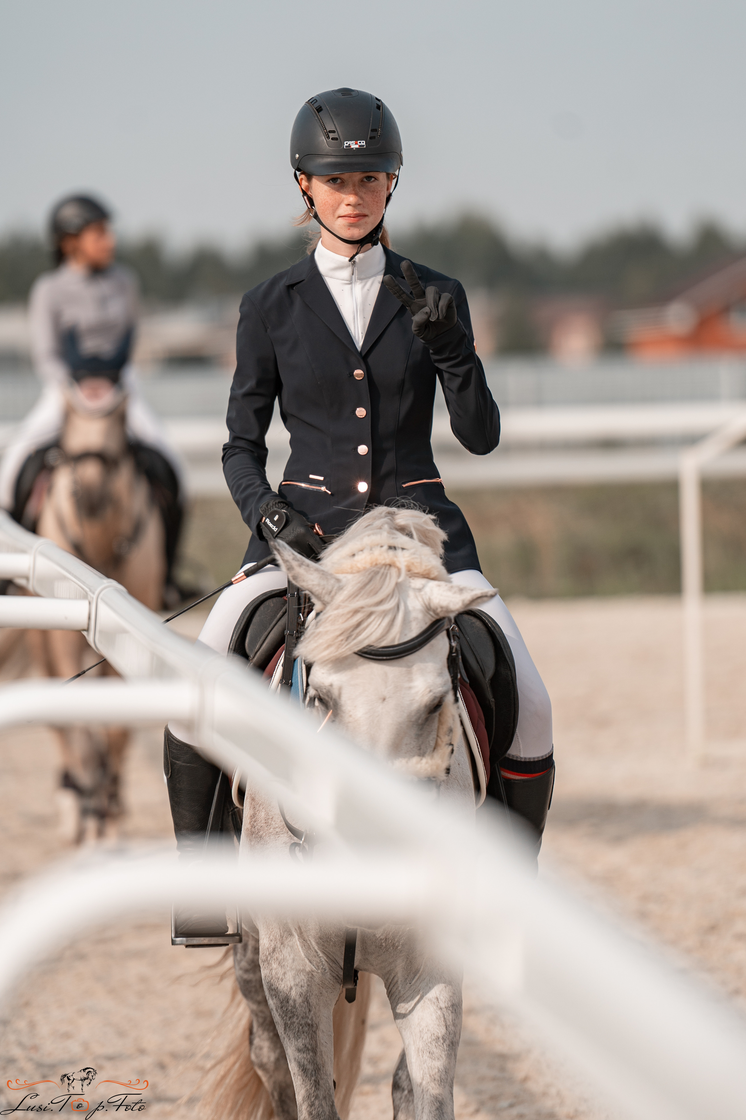 Открытая тренировка по конкуру в КК Equipark. Конный и фотограф с животными в Твери Топталова Люся