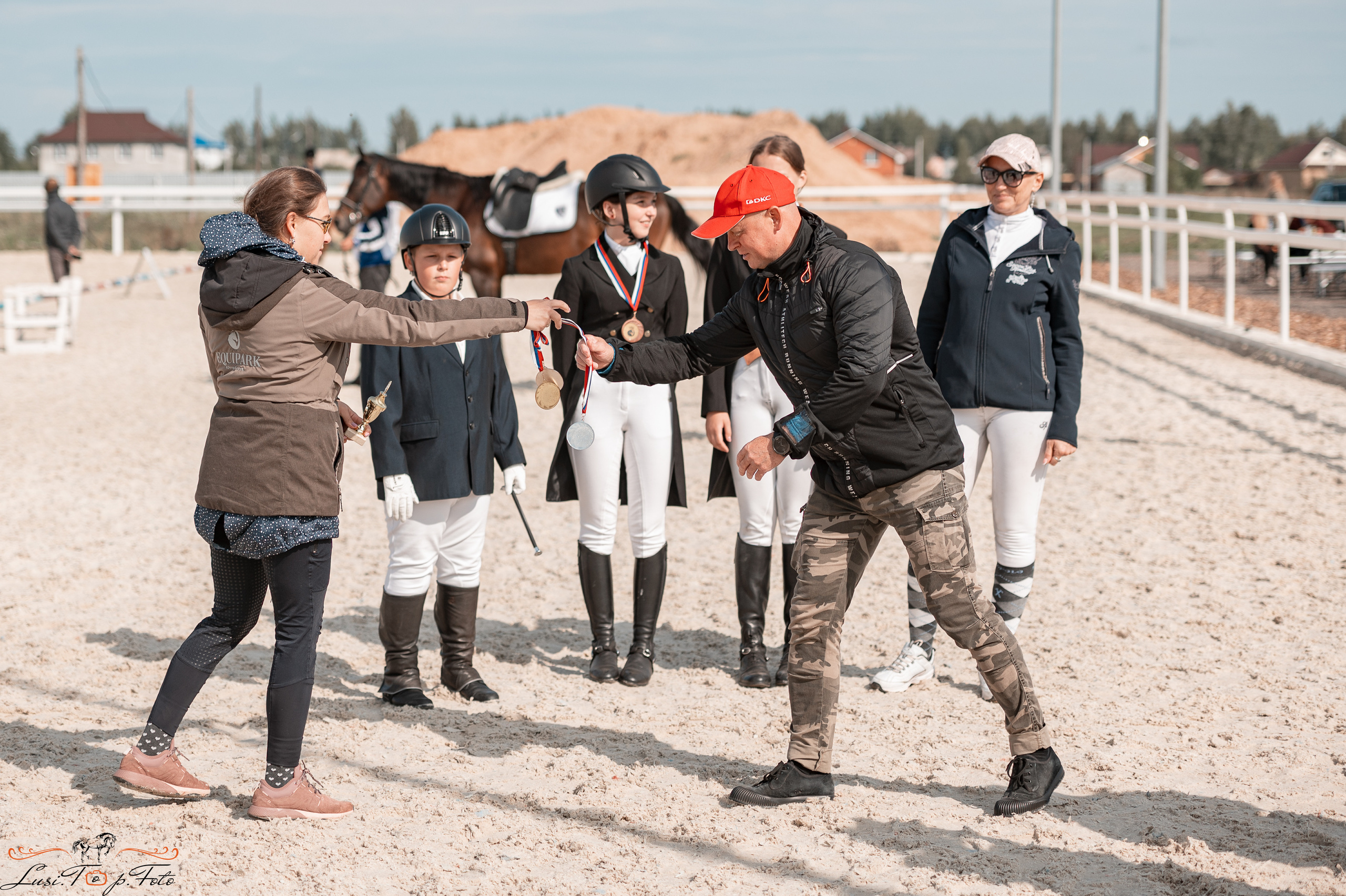 Открытая тренировка по выездке в КК Equipark. Конный и фотограф с животными в Твери Топталова Люся
