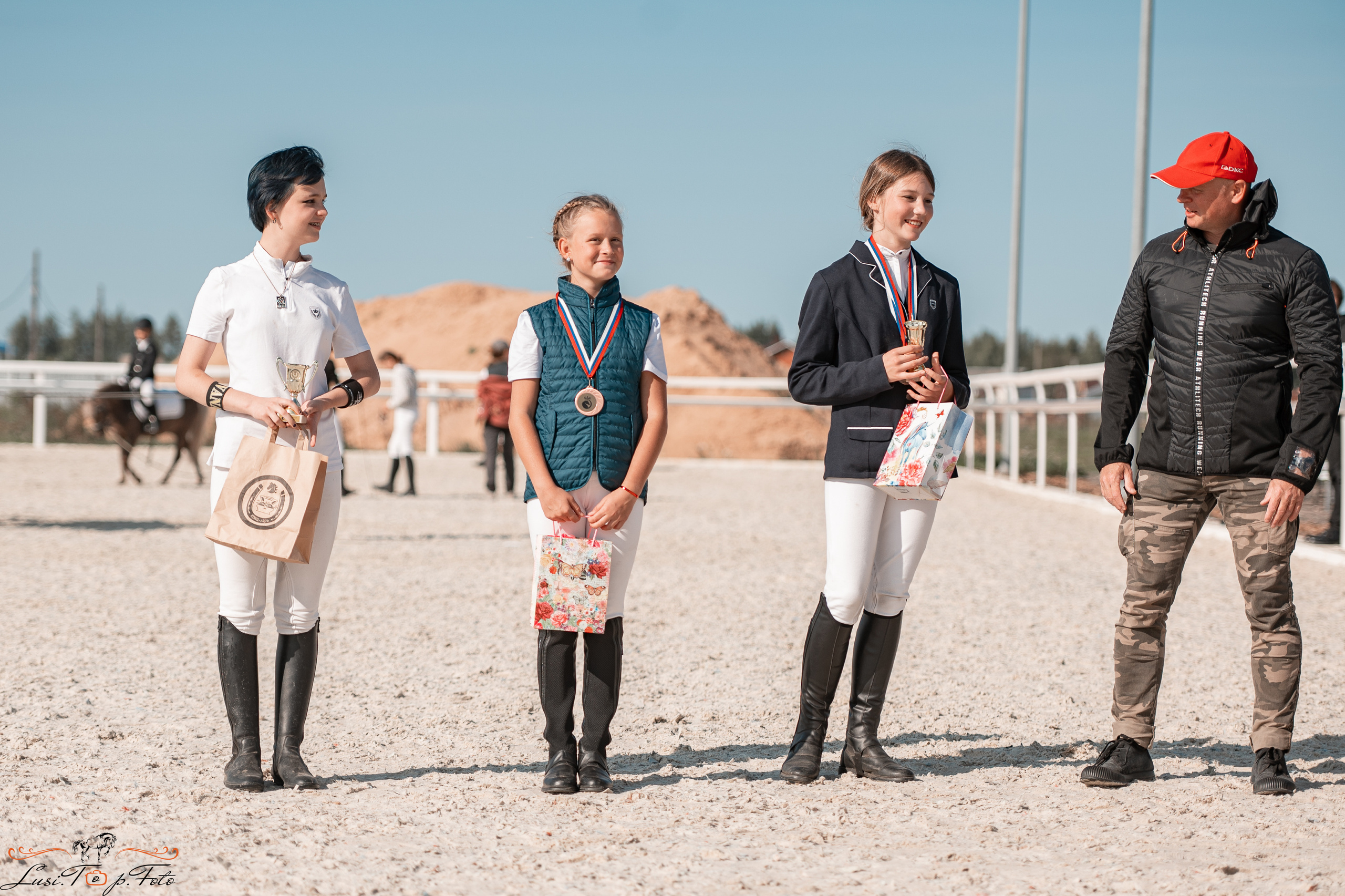 Открытая тренировка по выездке в КК Equipark. Конный и фотограф с животными в Твери Топталова Люся