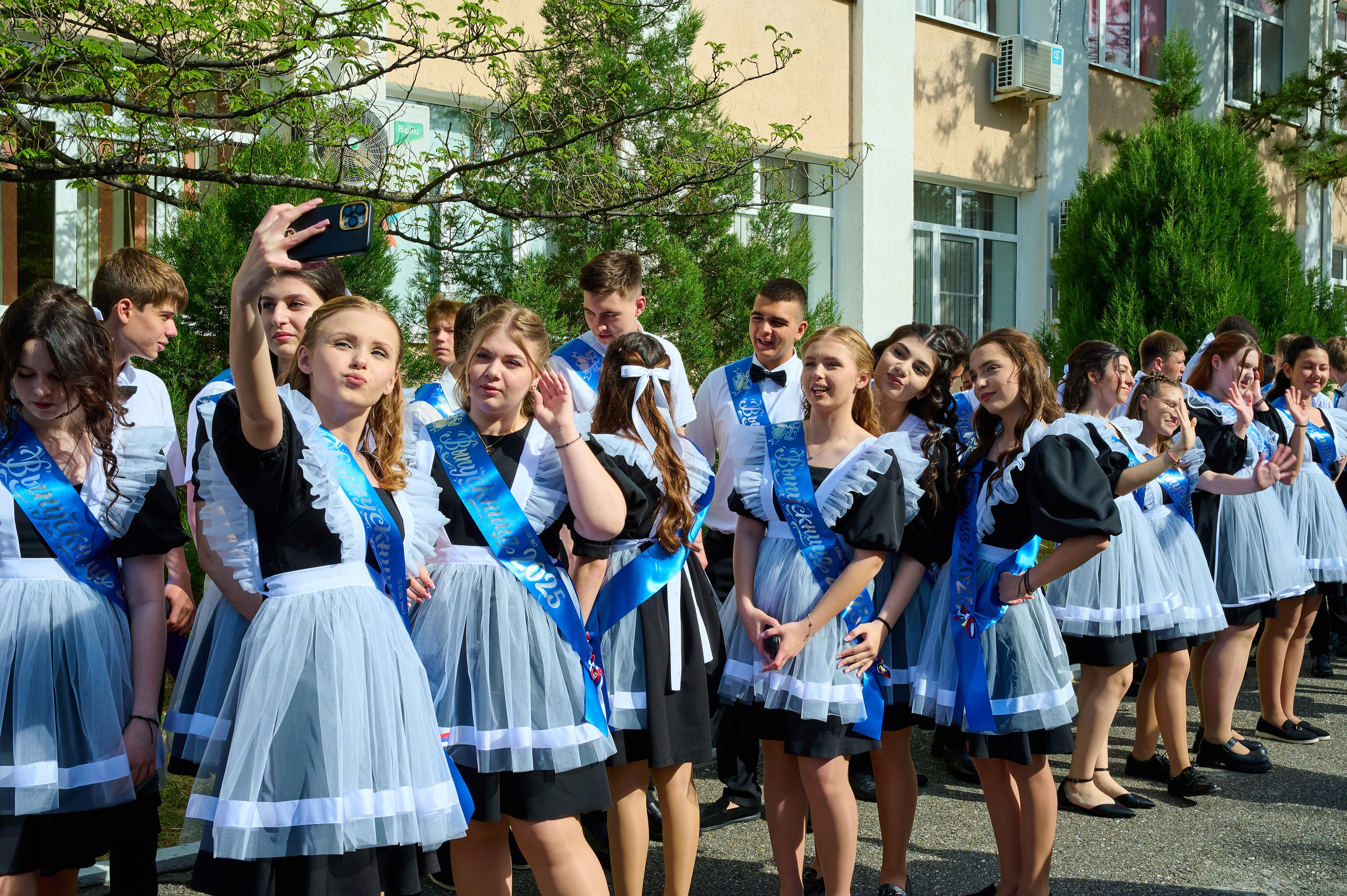 Последний звонок 2025. Жизнь курорта Кабардинка в фотографиях