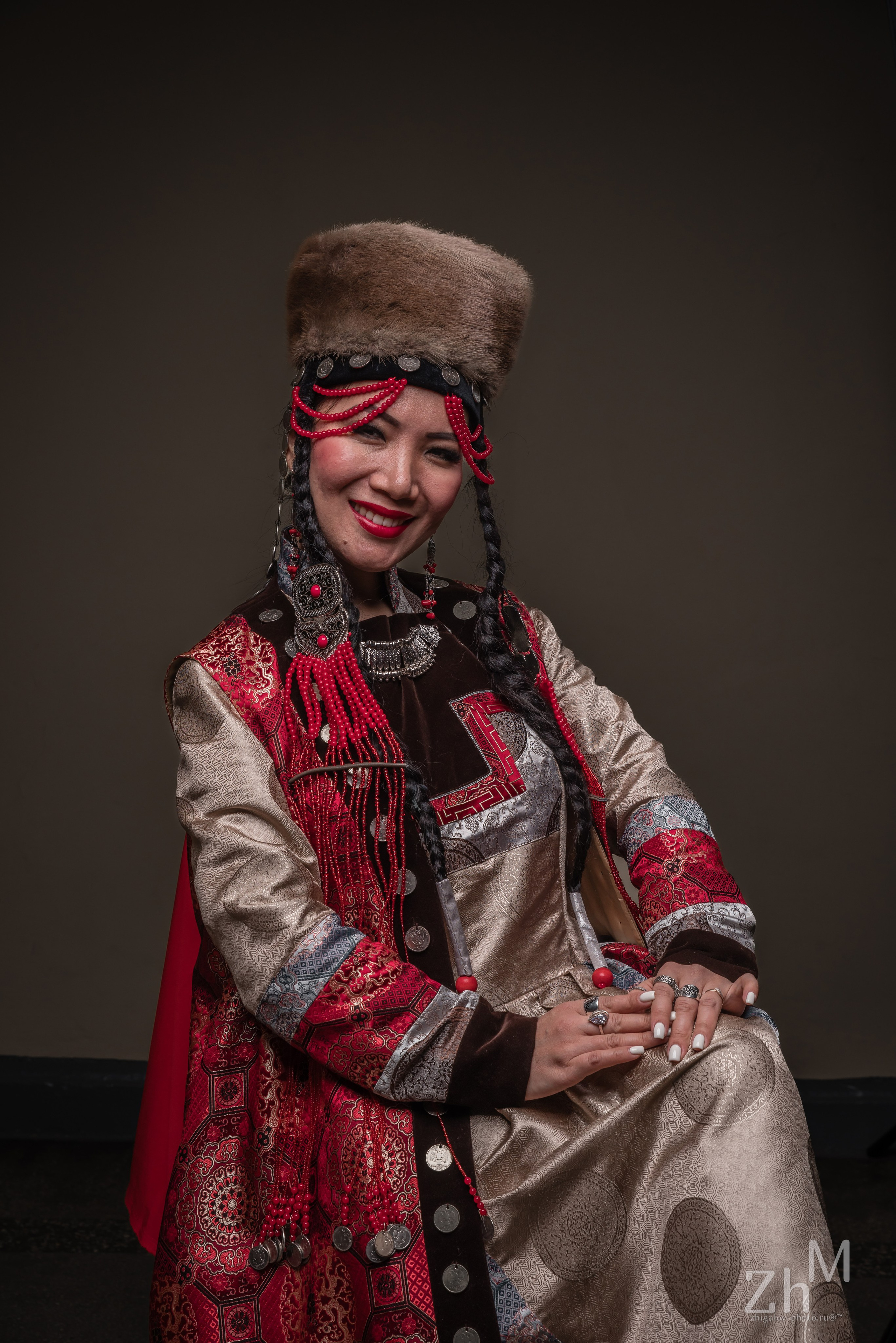 Съёмка в бурятских национальных костюмах. Семейный и свадебный фотограф в Иркутске Максим Жигалов