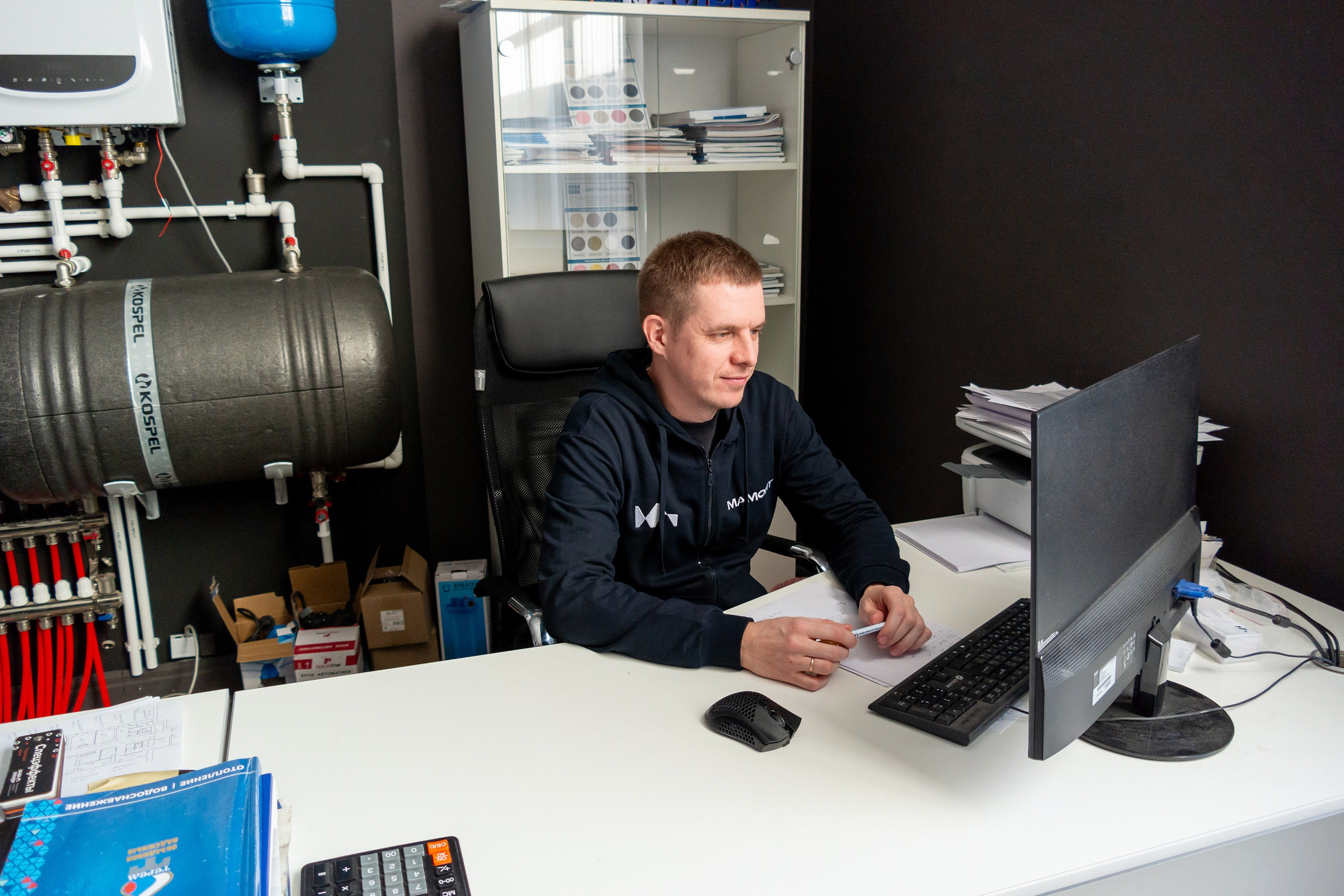 Контент-съемка для магазина отопления в Краснодаре. AI Фотограф Краснодар: мужские и женские фотосессии, стилизация съемки. Нейро-фотосессии онлайн