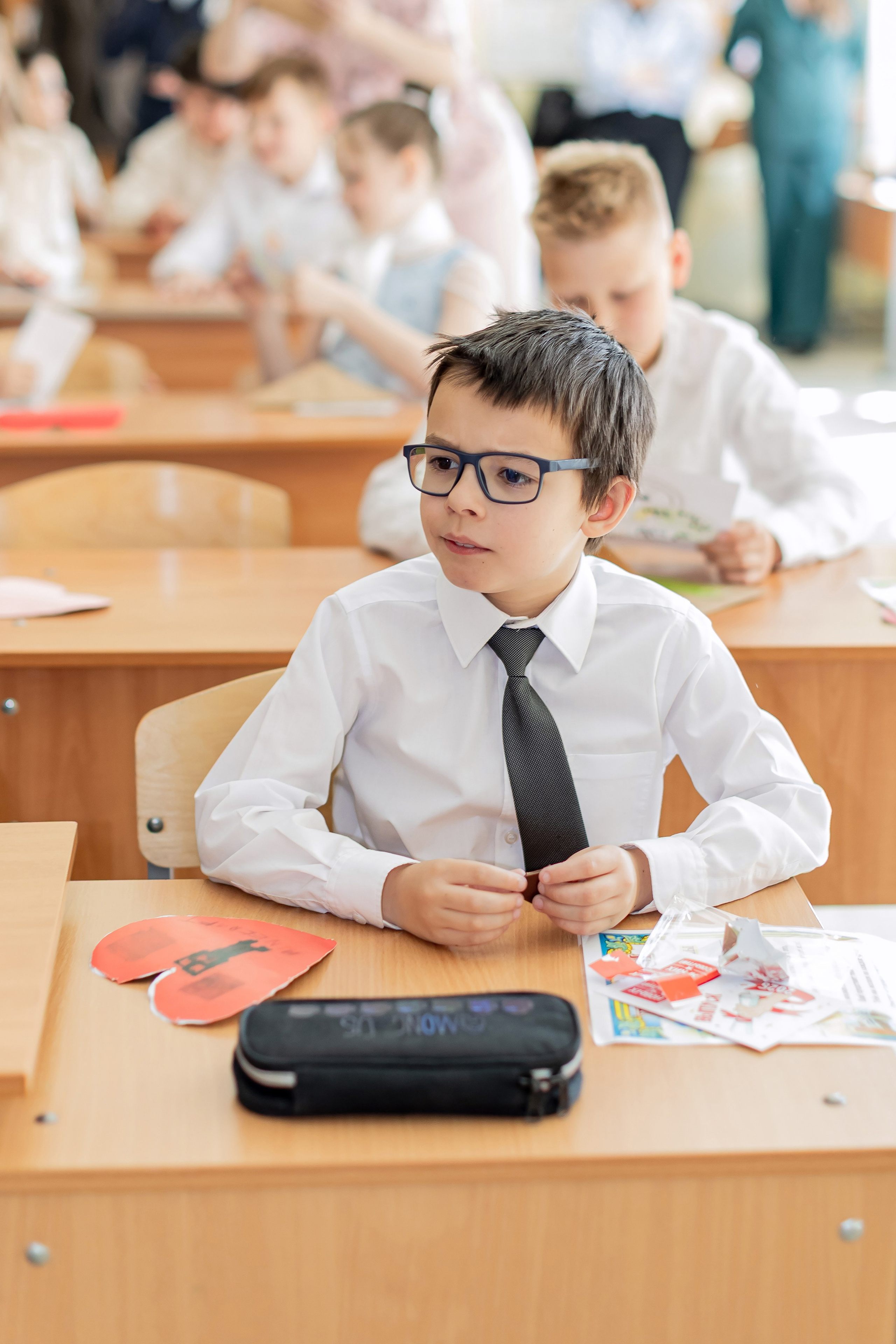 Выпускной в начальной школе в классе. Фотограф и видеограф Москва. Свадебный фотограф, видеограф. Выпускные альбомы. Оживающие альбомы