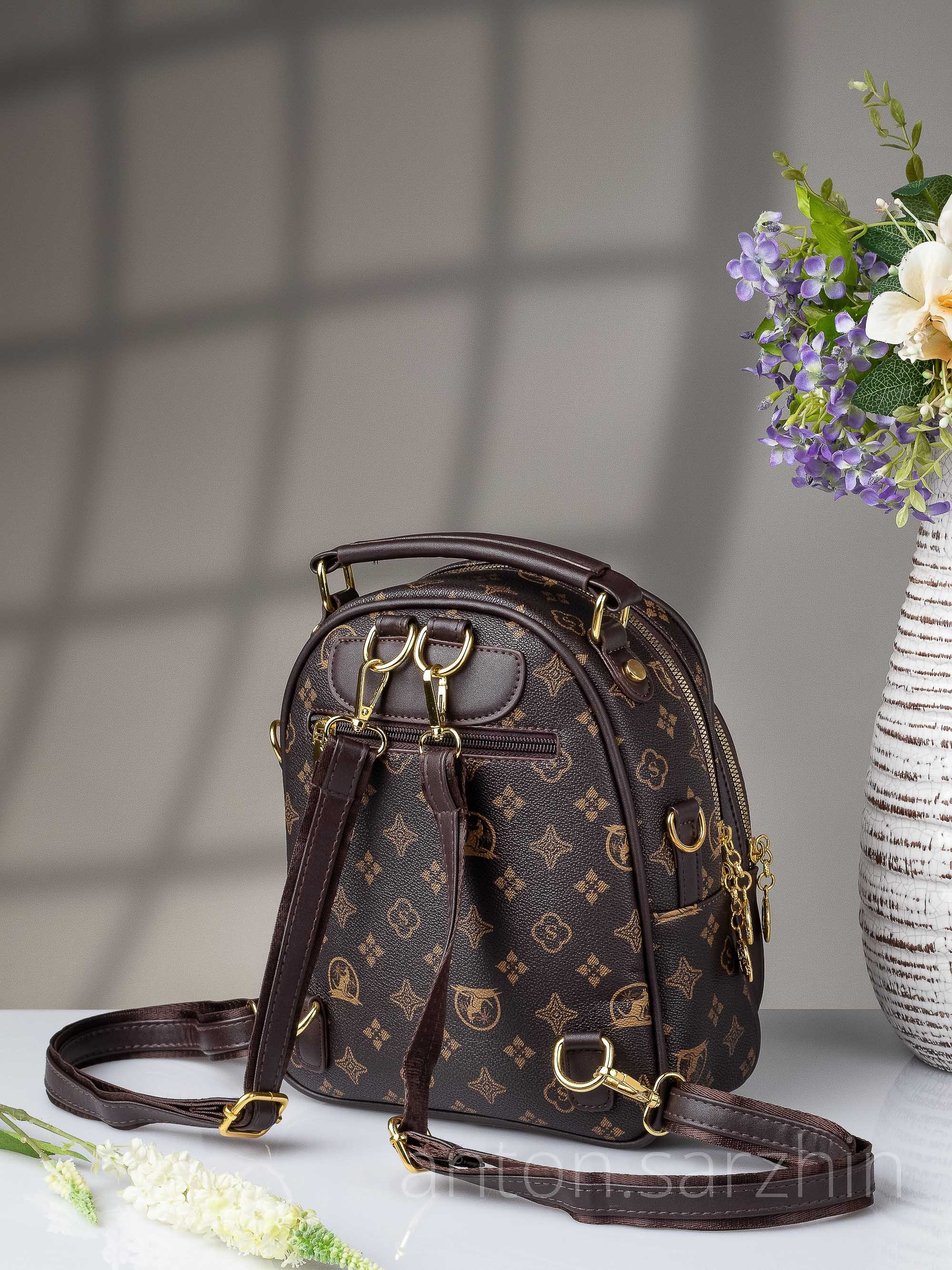 Имиджевая съемка рюкзака сзади