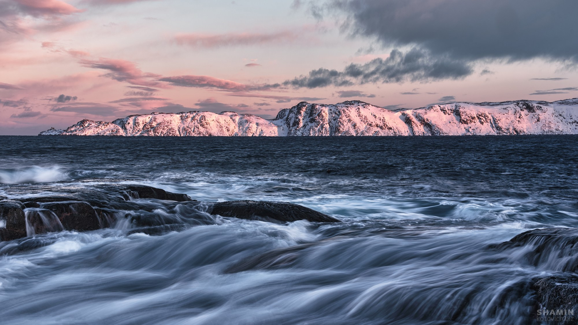 Пейзажи Кольского полуострова — северное сияние, тундра, Баренцево море и горы Хибины. Фотографии дикой природы и северного света на Кольском полуострове. Фотограф Константин Шамин