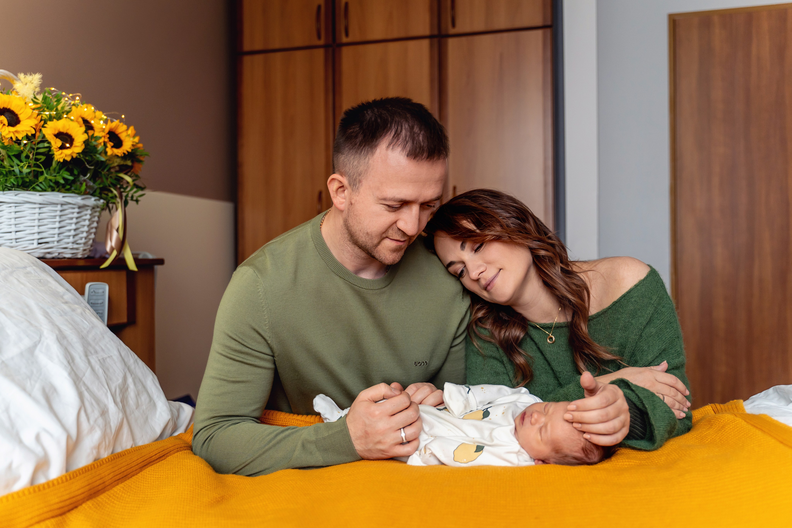 Выписка из роддома Лапино. Фотограф на выписку из роддома Москва. Фотограф \ Видеограф на Крещение, Венчание Москва| Семейные съемки