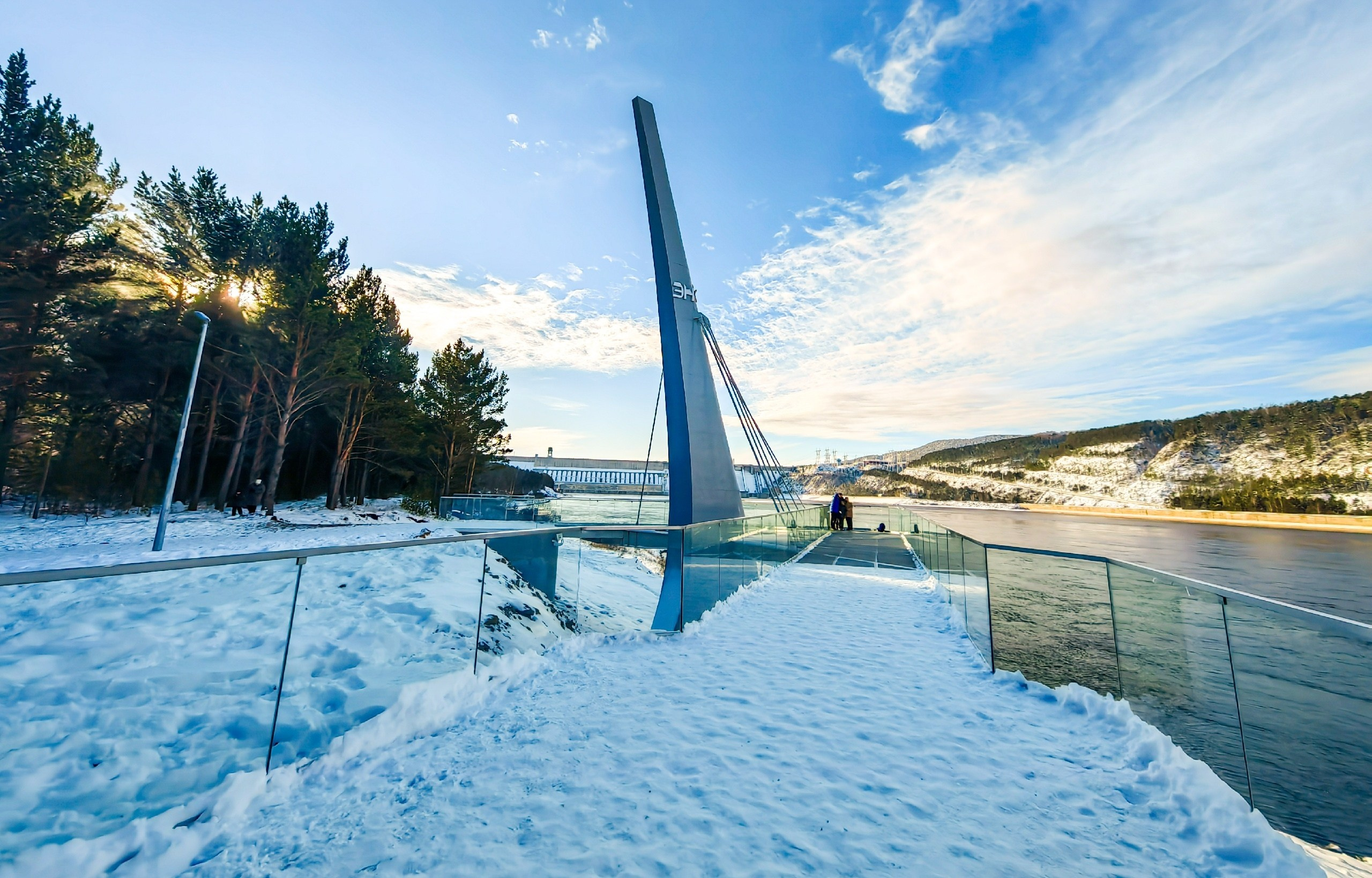 зима смотровая площадка Красноярская ГЭС место силы Часовня Параскевы Пятницы Коммунальный мост остров Татышев Бобровый лог Николаевская сопка набережная Енисея село Овсянка музей Астафьева Караульная гора Виноградовский мост гид экскурсовод индивидуальная экскурсия фотосъемка виды на Енисей фанпарк Бобровый лог парк флоры и фауны Роев ручей Торгашинский хребет скала Такмак вантовый мост куда сходить цены расписание заказать онлайн экскурсионное обслуживание трансфер на комфортабельном микроавтобусе индивидуальный тур Красноярск экскурсии фото интересные места что посмотреть куда сходить что посетить достопримечательности Красноярска фототур фотосессия аренда кабриолета аренда микроавтобуса трансфер цена заказать экскурсию программа маршрут смотровые площадки видовые красивые места Национальный парк заповедник Столбы Дивногорск Красноярская ГЭС путешествие туристический маршрут