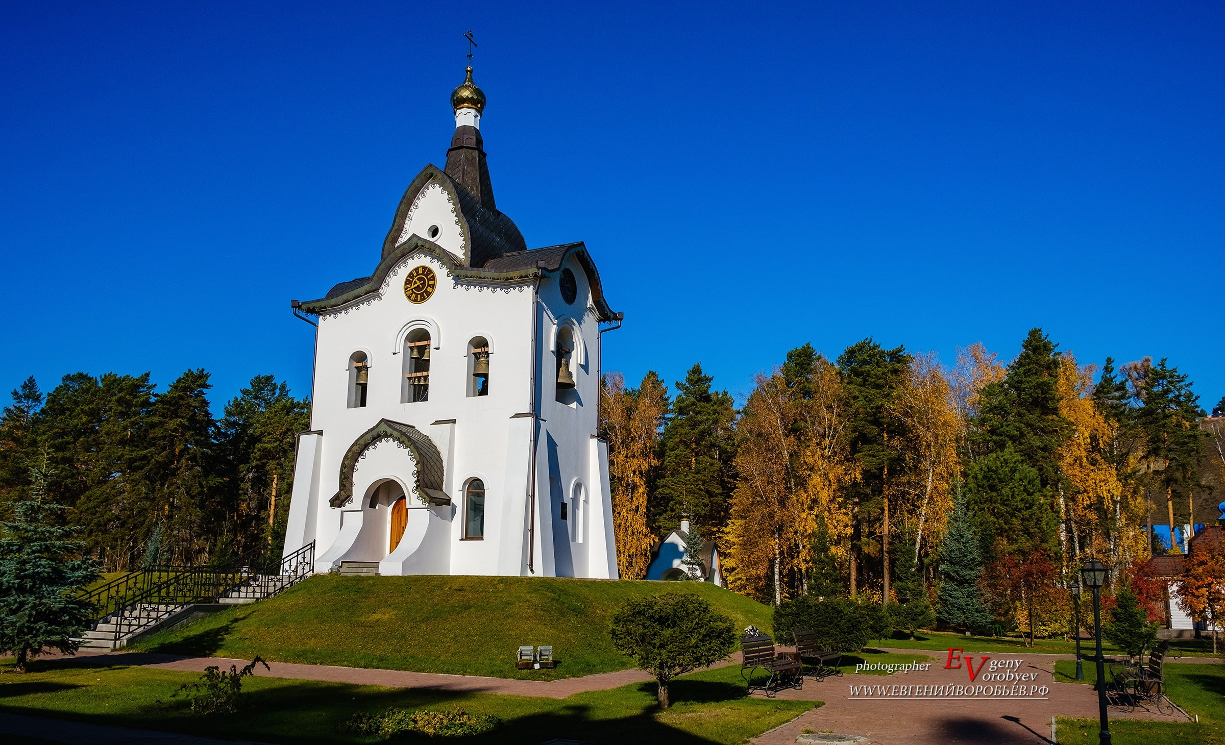 индивидуальный тур Красноярск экскурсии фото фототур фотосессия аренда кабриолета аренда микроавтобуса трансфер гид экскурсовод индивидуальная экскурсия фотосъемка интересные места достопримечательности что посмотреть куда сходить что посетить смотровые площадки видовые красивые места Национальный парк заповедник Столбы Дивногорск Красноярская ГЭС путешествие туристический маршрут место силы Часовня Параскевы Пятницы Коммунальный мост остров Татышев Бобровый лог Николаевская сопка набережная Енисея село Овсянка музей Астафьева Караульная гора Виноградовский мост виды на Енисей фанпарк Бобровый лог парк флоры и фауны Роев ручей Торгашинский хребет скала Такмак вантовый мост куда сходить цены расписание заказать онлайн экскурсионное обслуживание трансфер на комфортабельном автобусе Речной вокзал цена заказать экскурсию программа маршрут