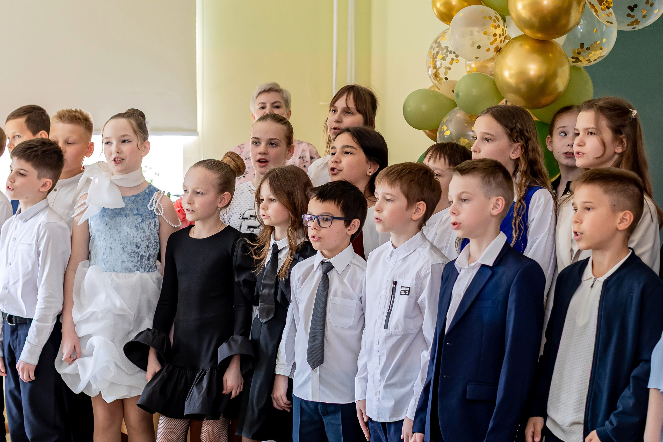 Выпускной в начальной школе в классе. Фотограф и видеограф Москва. Свадебный фотограф, видеограф. Выпускные альбомы. Оживающие альбомы