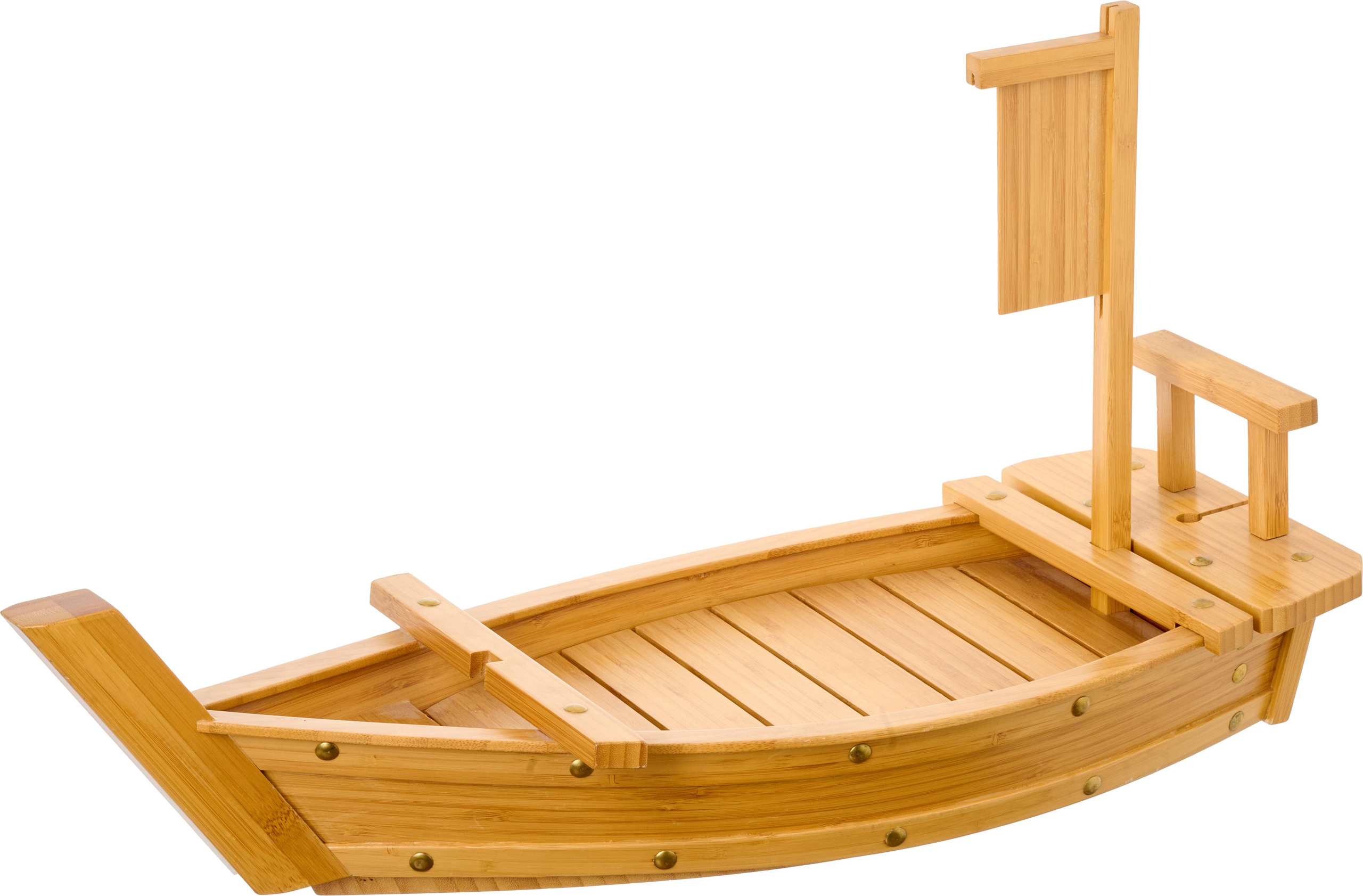 Съемка деревянной посуды для подачи на белом фоне