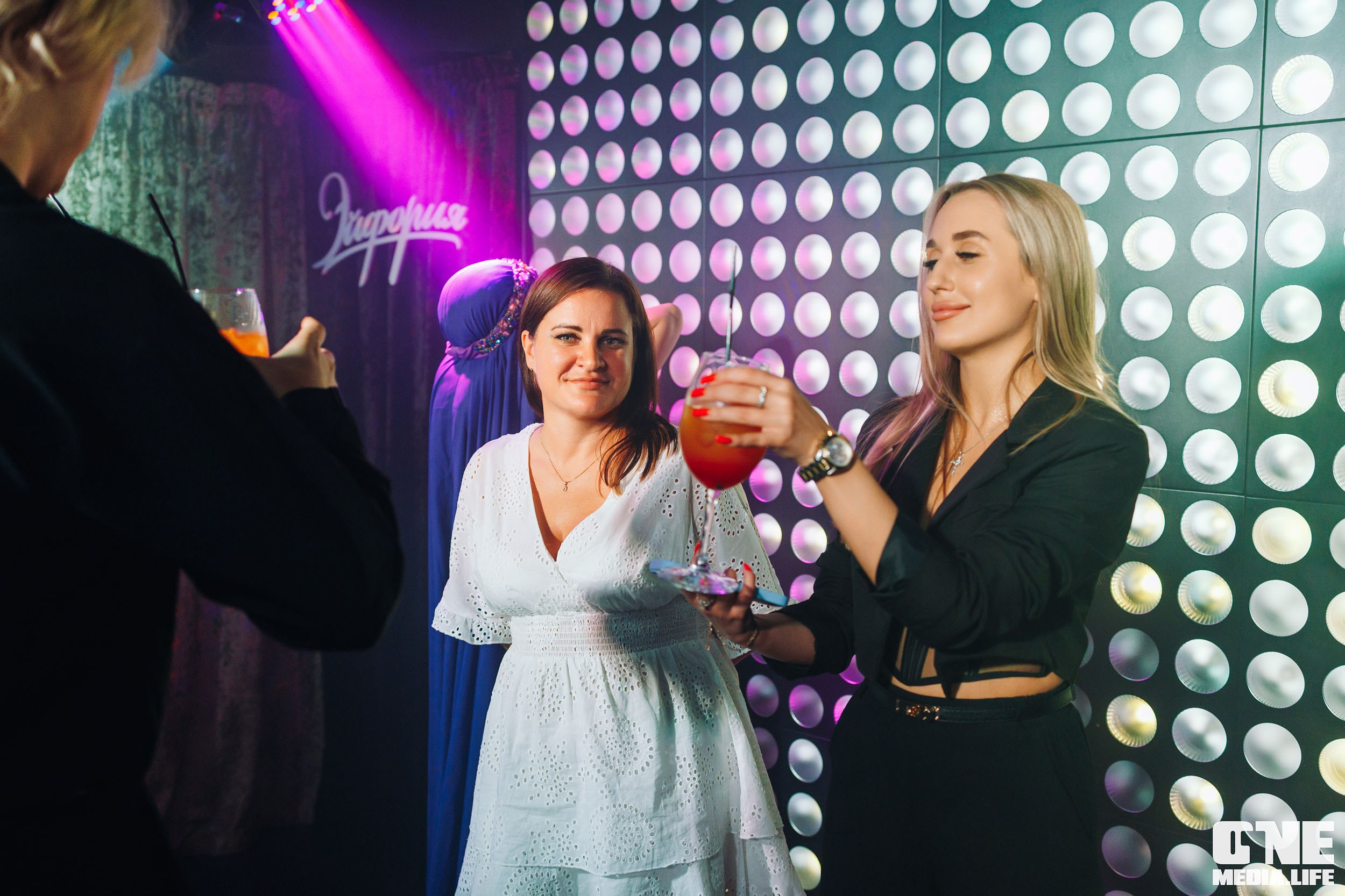 Фоторепортаж из караоке-клуба Эйфория. One Media Life: фоторепортажи, фотоотчеты с мероприятий и заведений