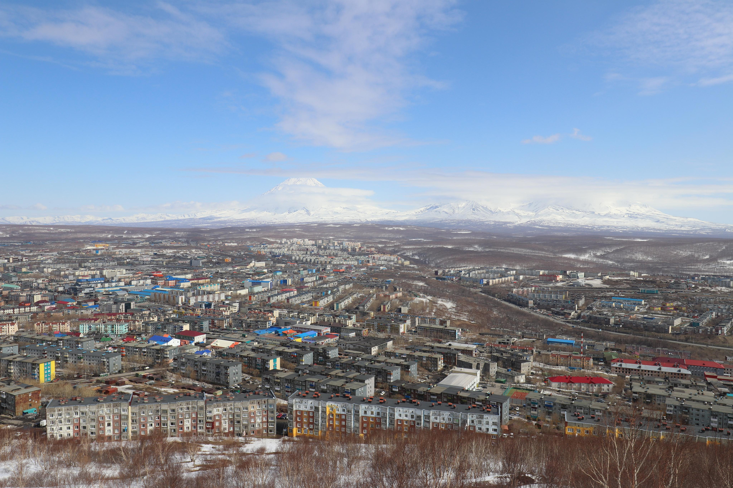 Вид на Петропавловск-Камчатский с высоты сопки Мишенная