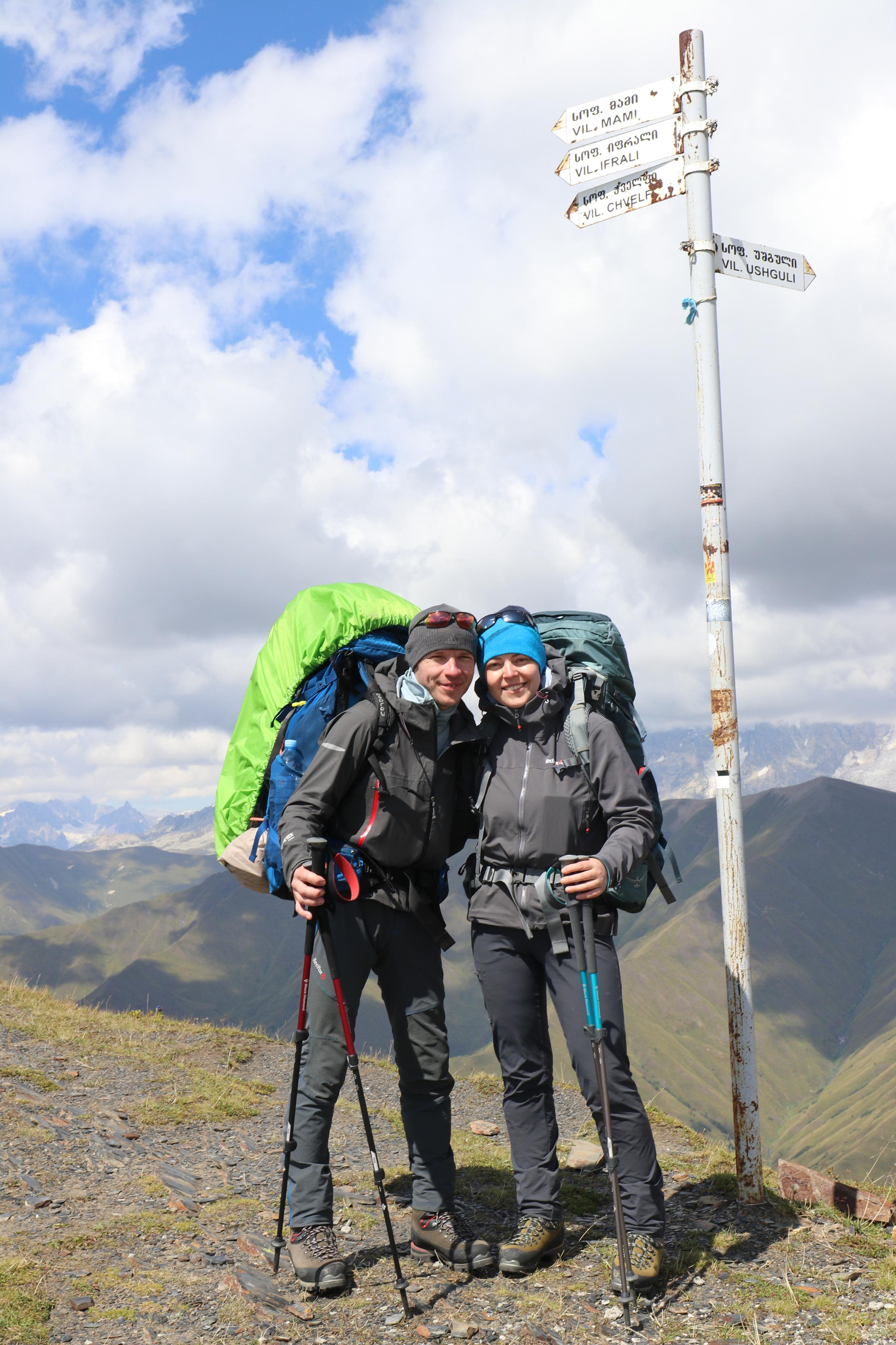 "Ура! Дошли до Ушгули" - подумали мы, но впереди нас ещё ждал 4-часовой спуск среди зарослей рододендрона))