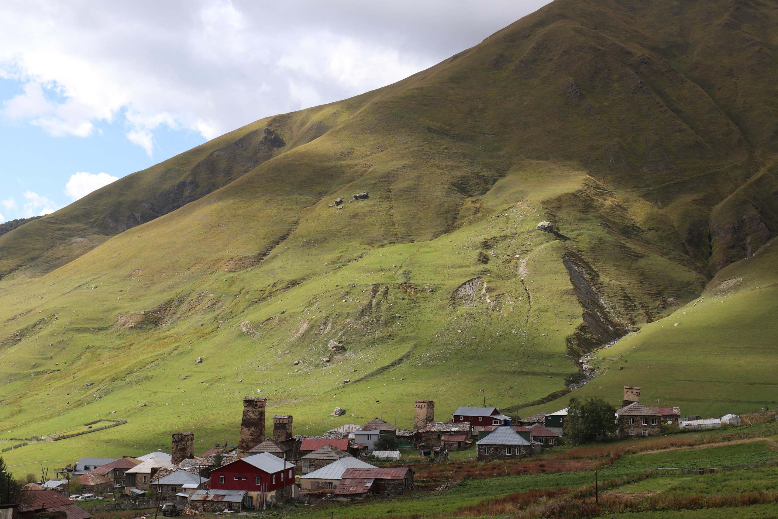 община Ушгули