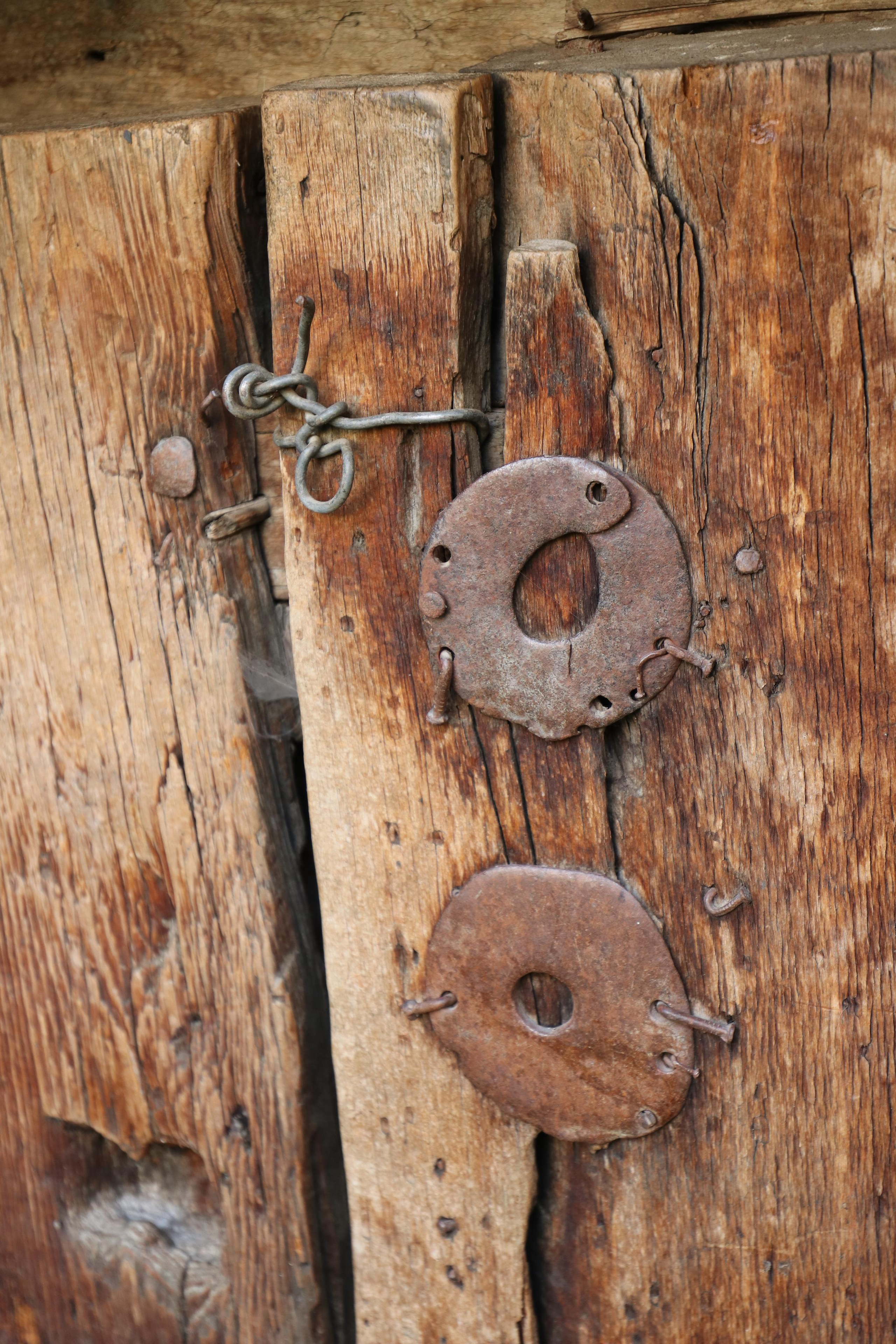 Двери и ставни - это отдельное искусство