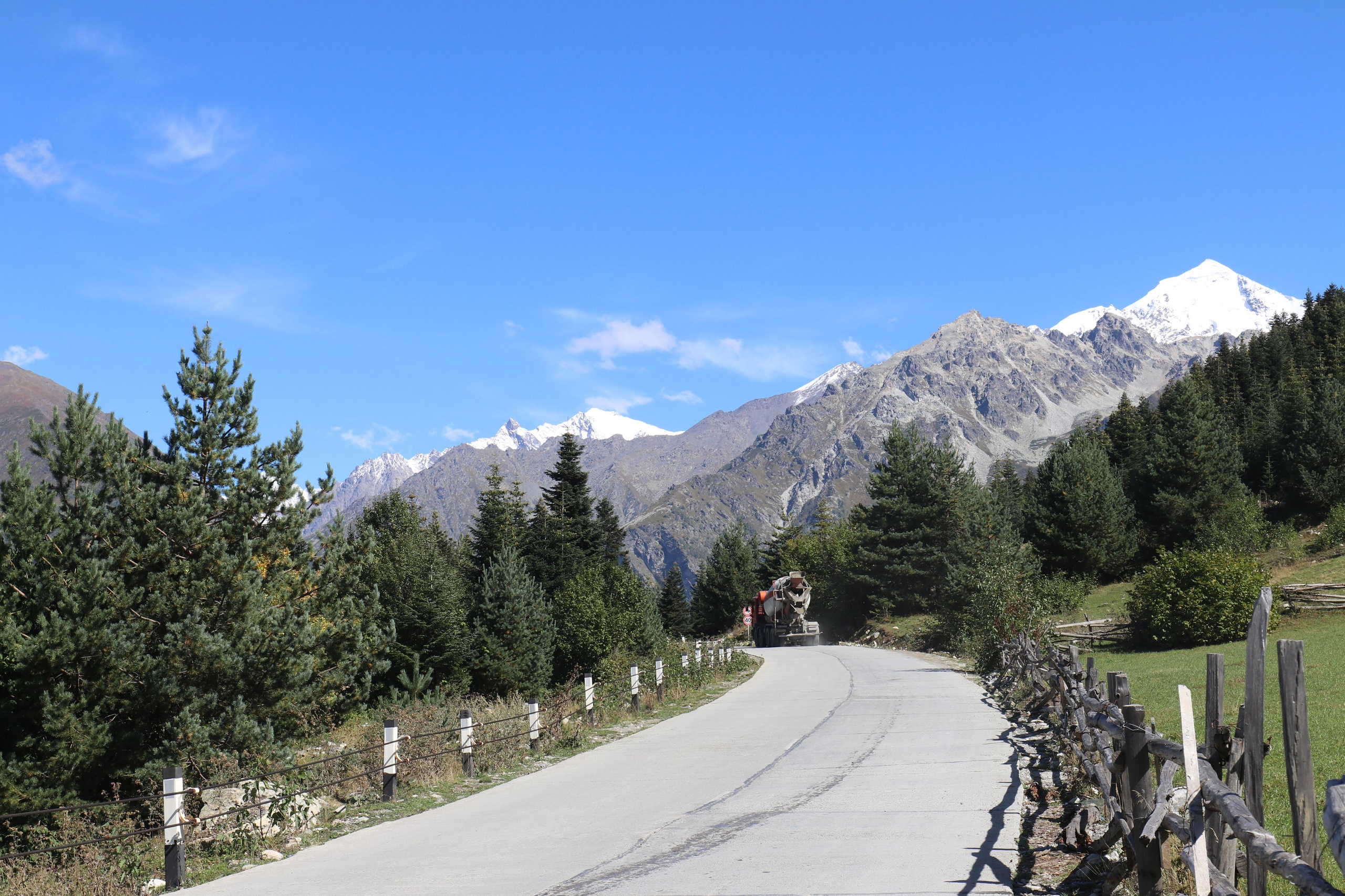 По дороге в общину Ушгули