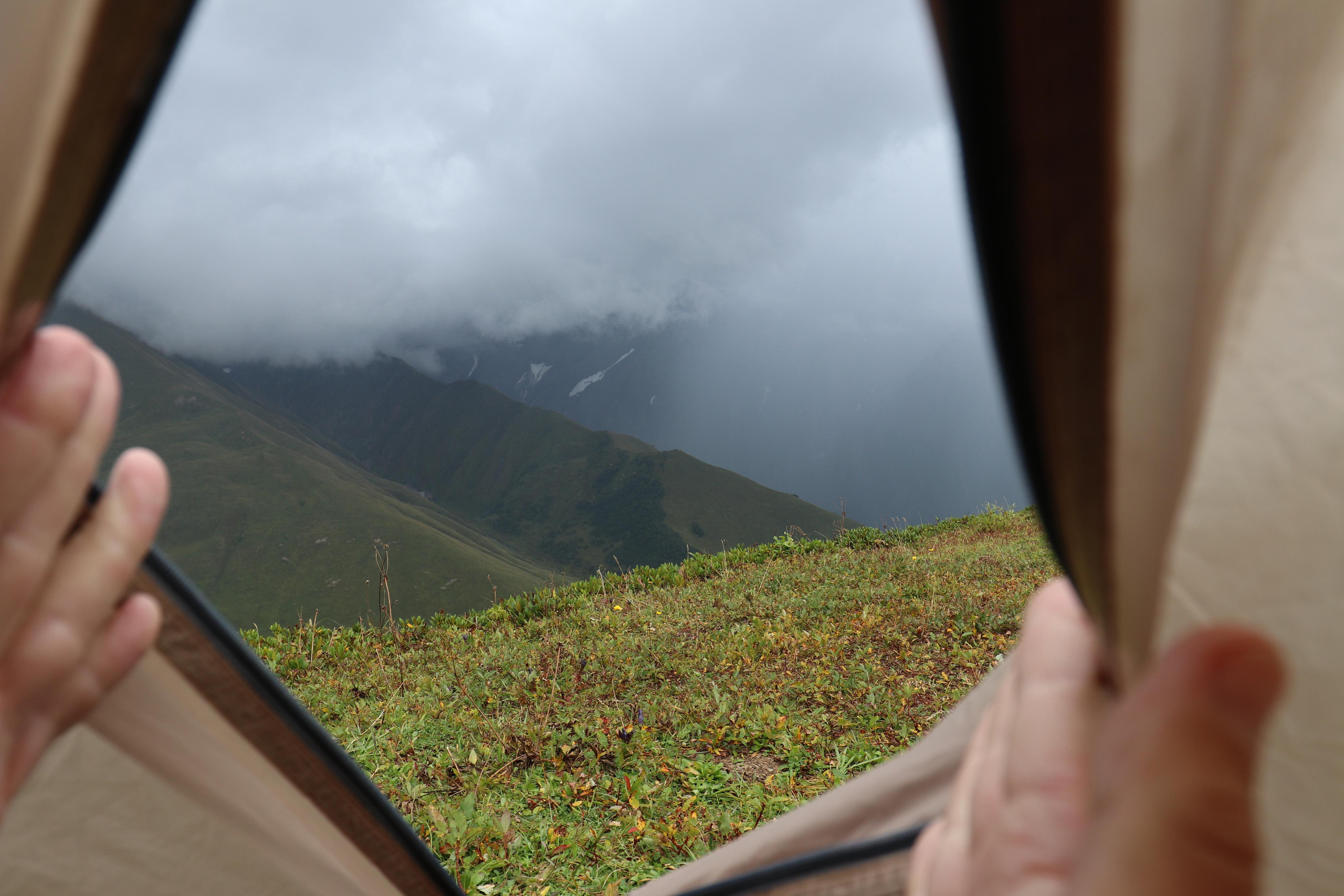 Погода хмурилась и ночью началась гроза