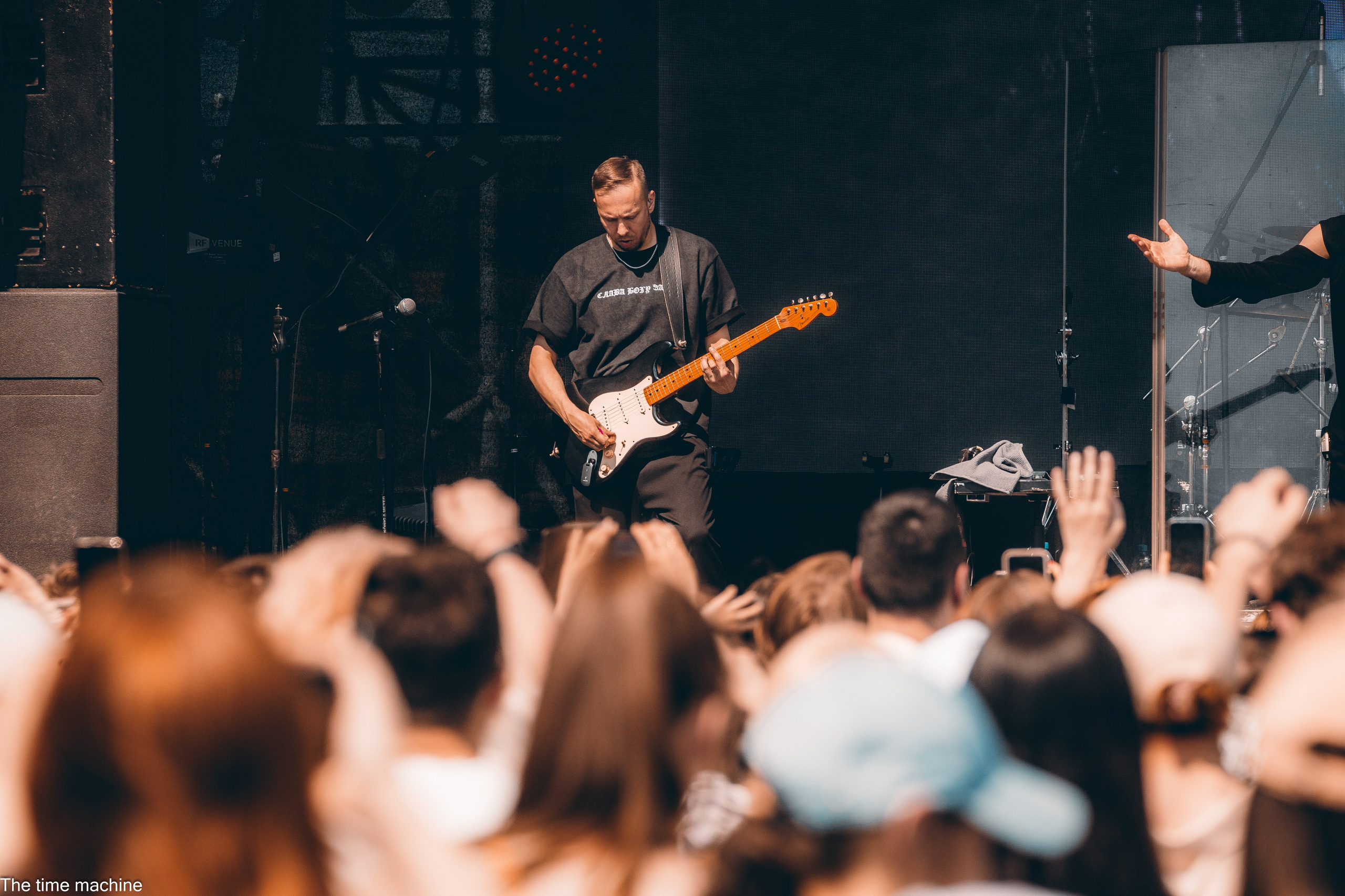 Концерт певца Ираклия Veer Mall 31.05.25. Фотограф для маркетплейсов Михаил Бове