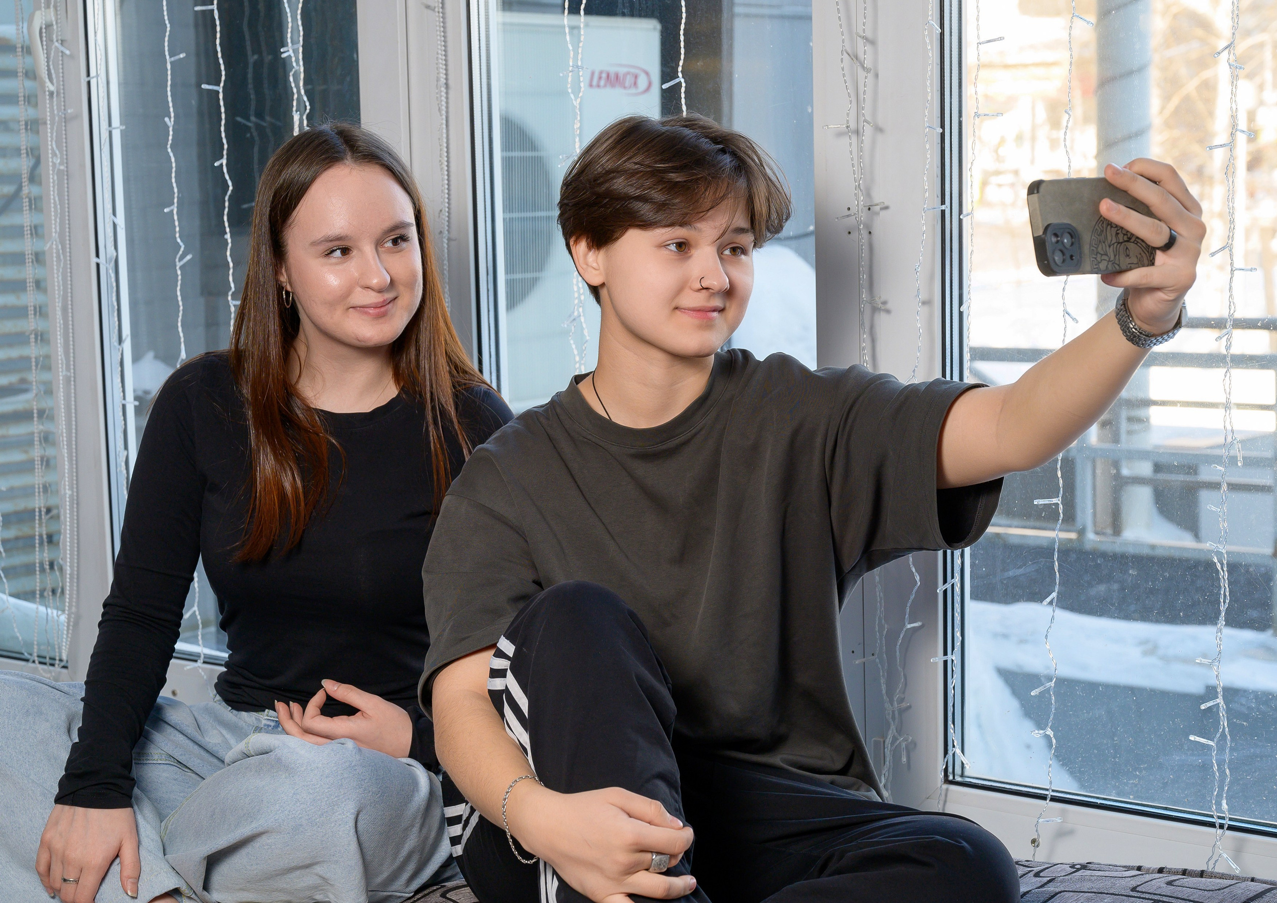 Фотографии старшеклассников для выпускных альбомов Нижневартовск | Портфолио. AR-t студия «Альбом+», г. Нижневартовск